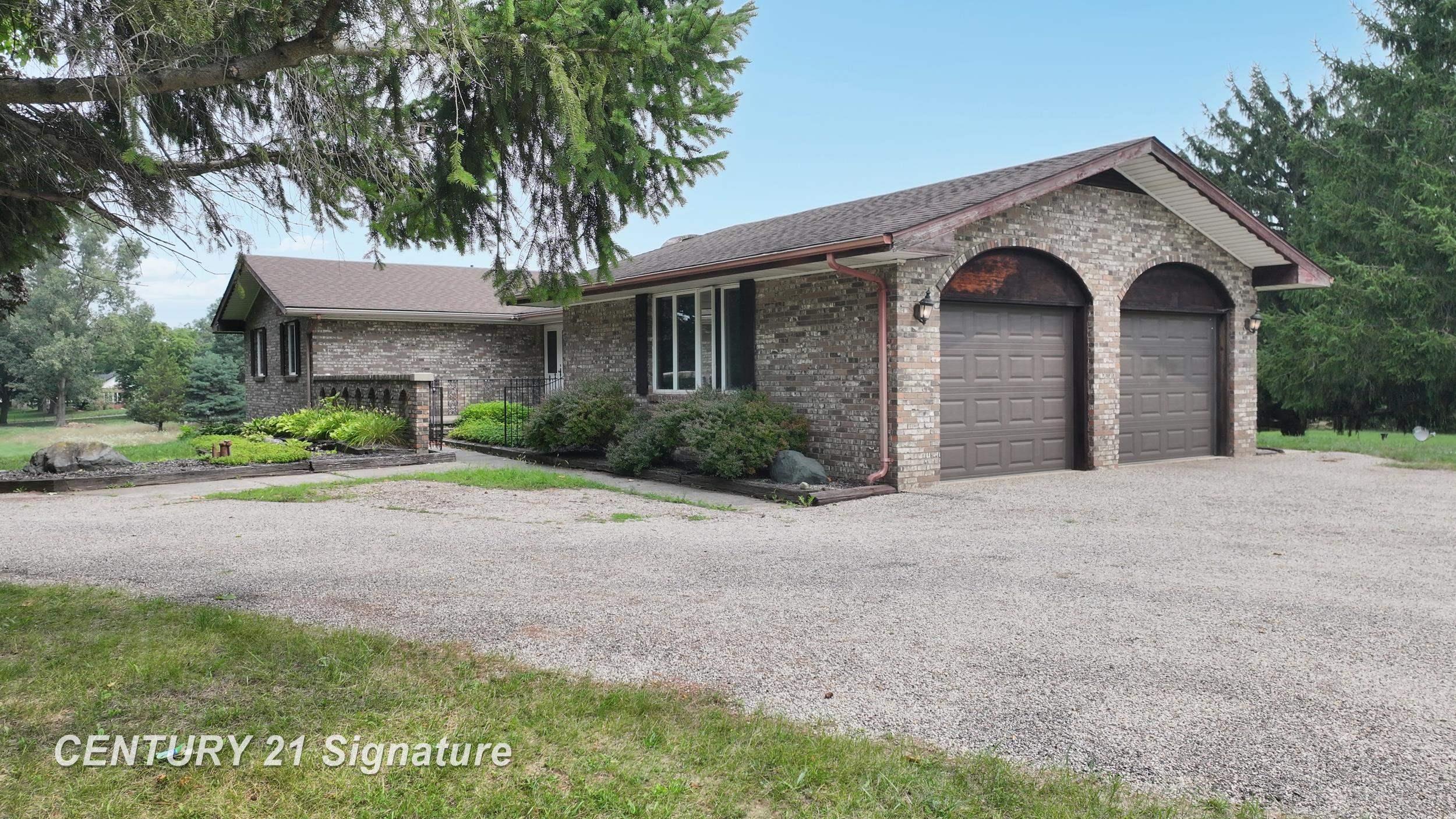 4th image of 2995 Lyons Rd, Owosso, MI 48867 | MLS# 5050214854