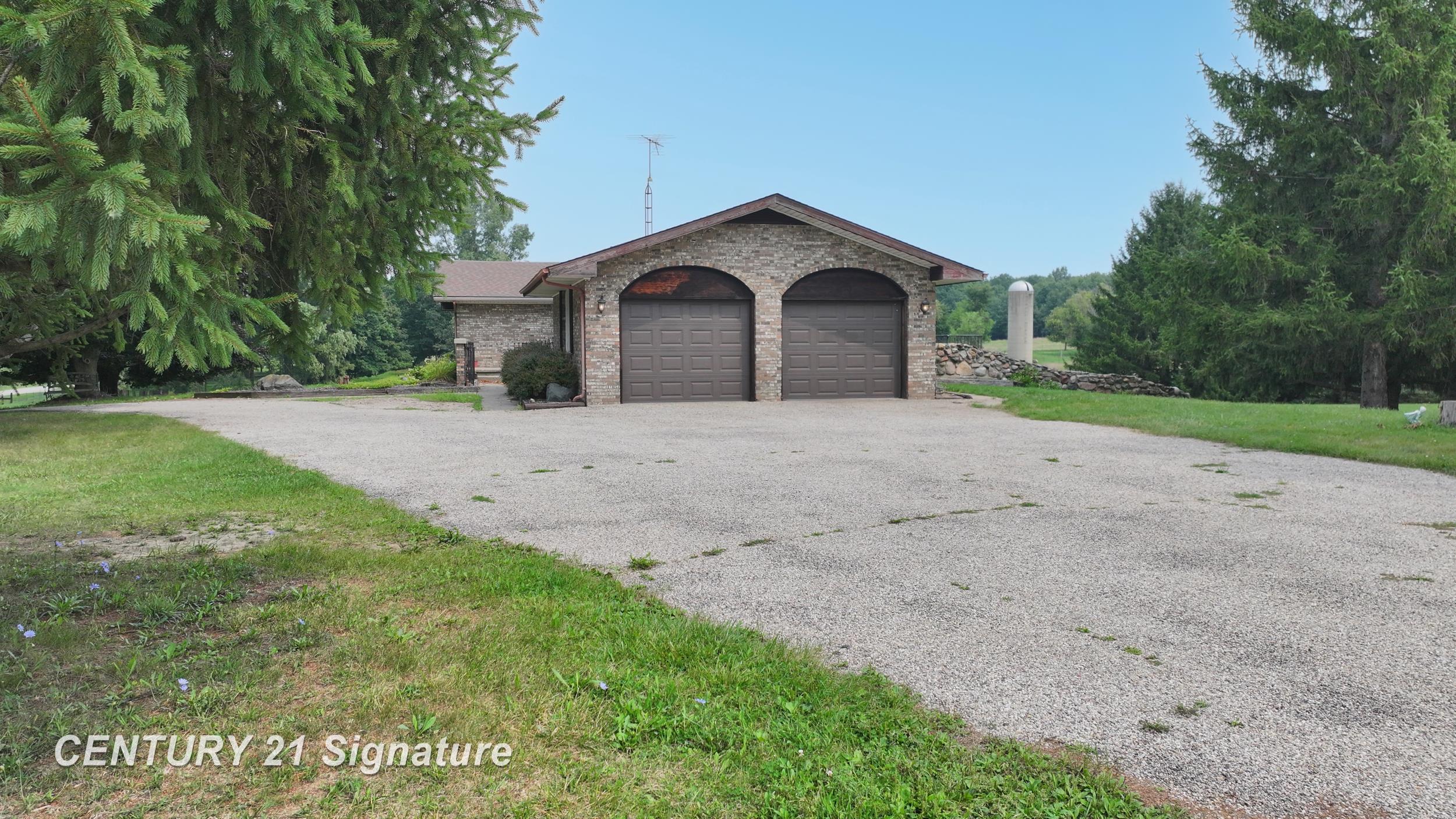 5th image of 2995 Lyons Rd, Owosso, MI 48867 | MLS# 5050214854