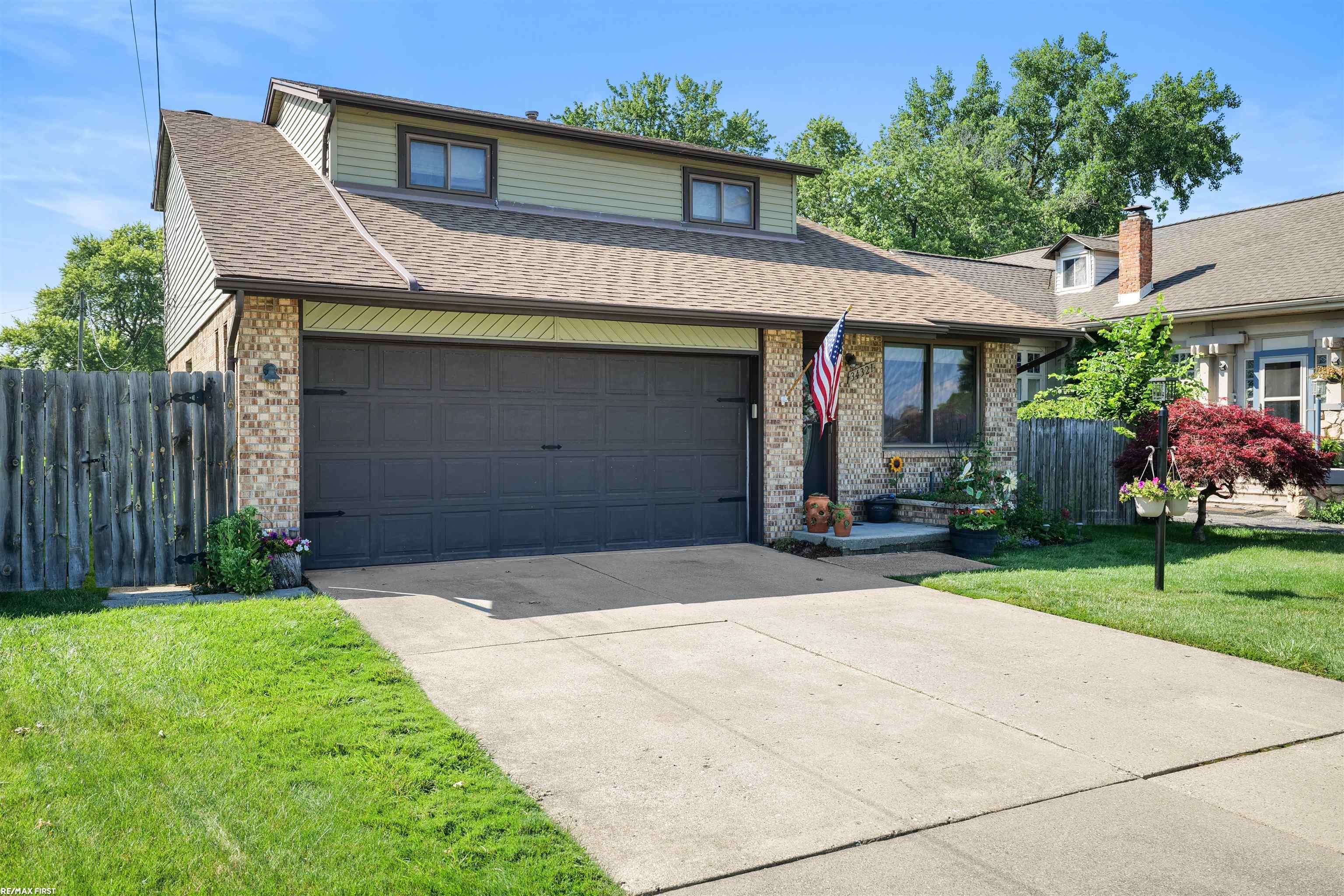 1st image of 34321 Jefferson Ave, Harrison Township, MI 48045 | MLS# 50214917