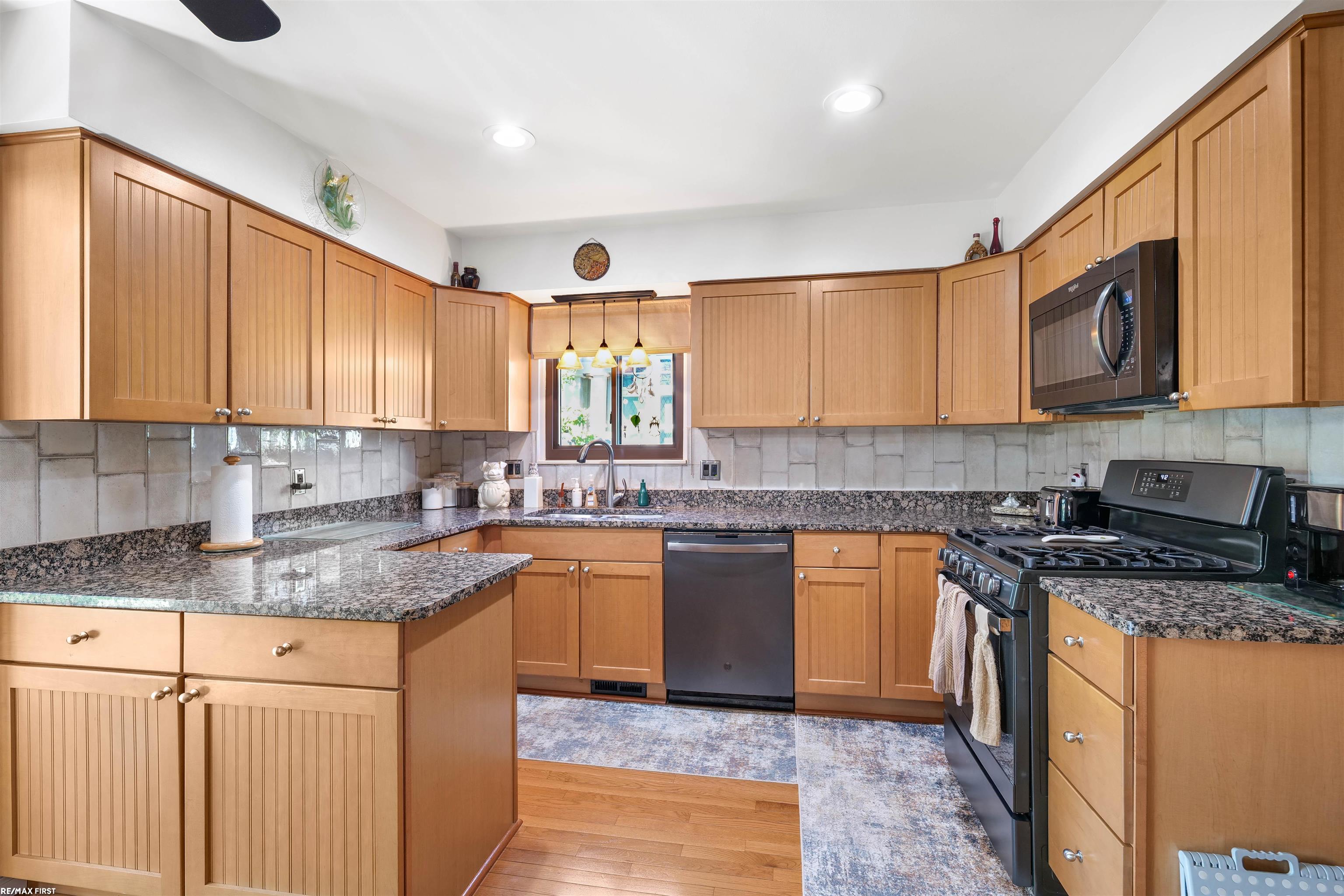 2nd image of 34321 Jefferson Ave, Harrison Township, MI 48045 | MLS# 50214917