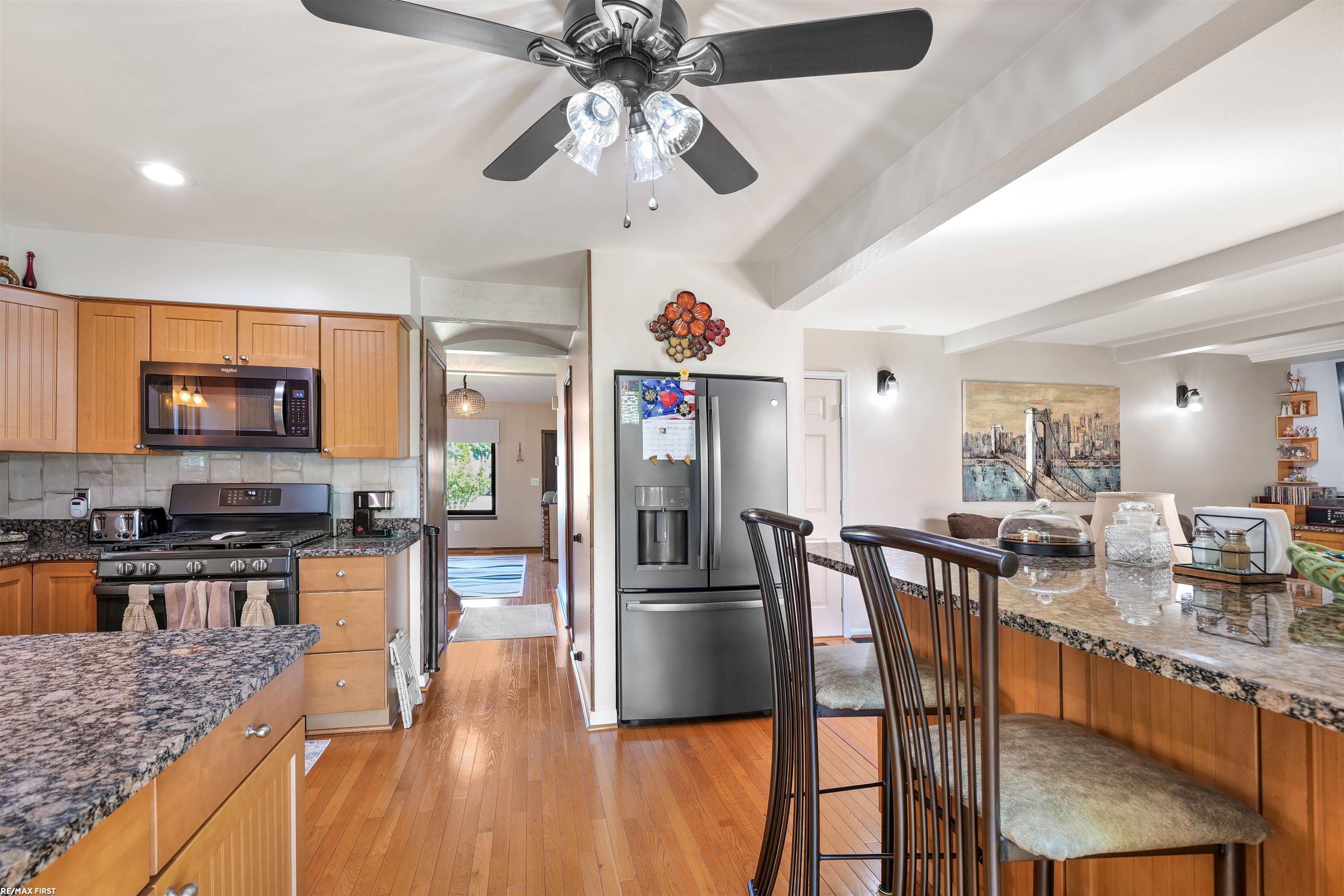 3rd image of 34321 Jefferson Ave, Harrison Township, MI 48045 | MLS# 58050214917