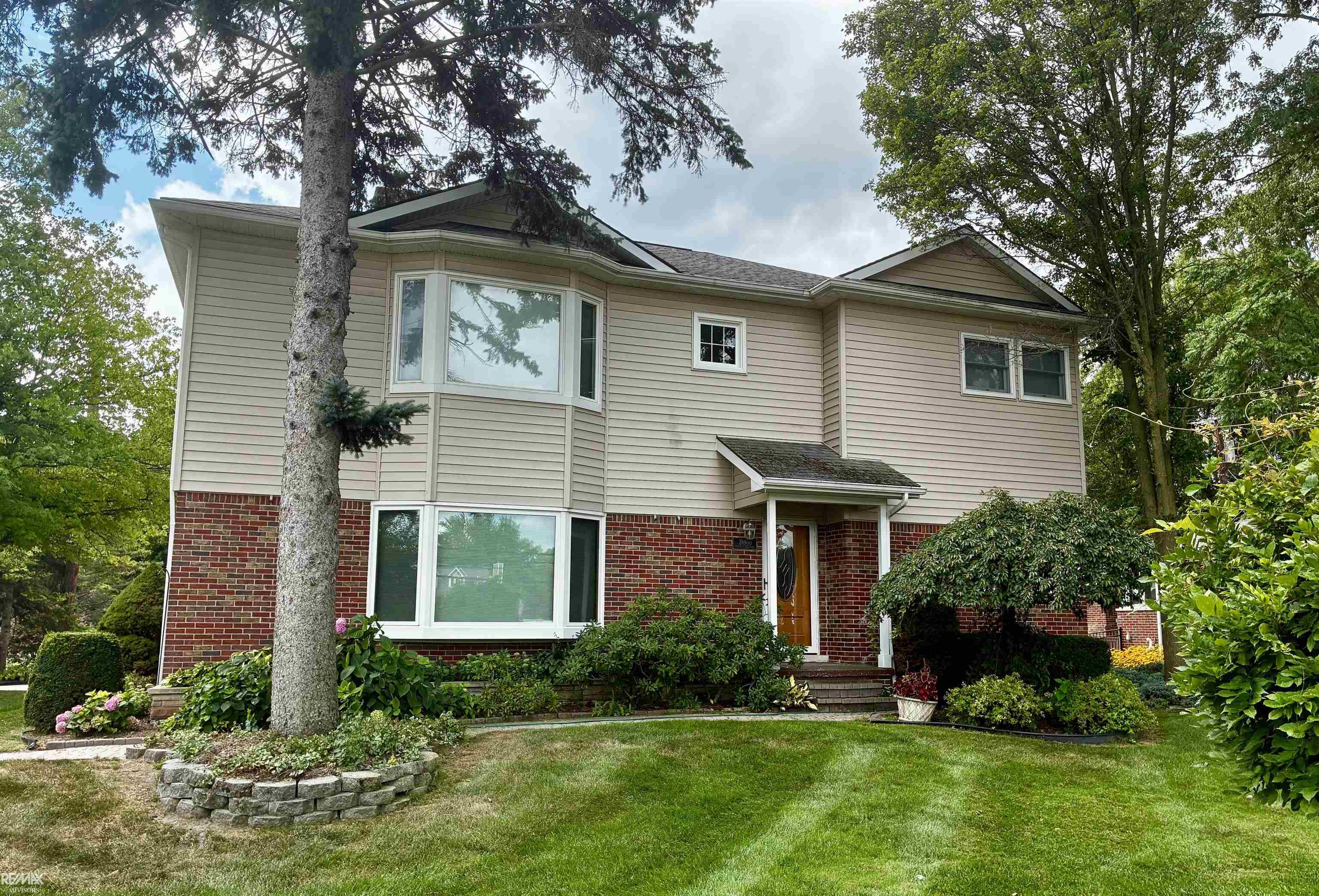 Photo 1 of Single family home for sale at 28900 S River Rd, Harrison Township, MI 48045 | MLS# 58050214937 | Listing updated on 2026-09-04