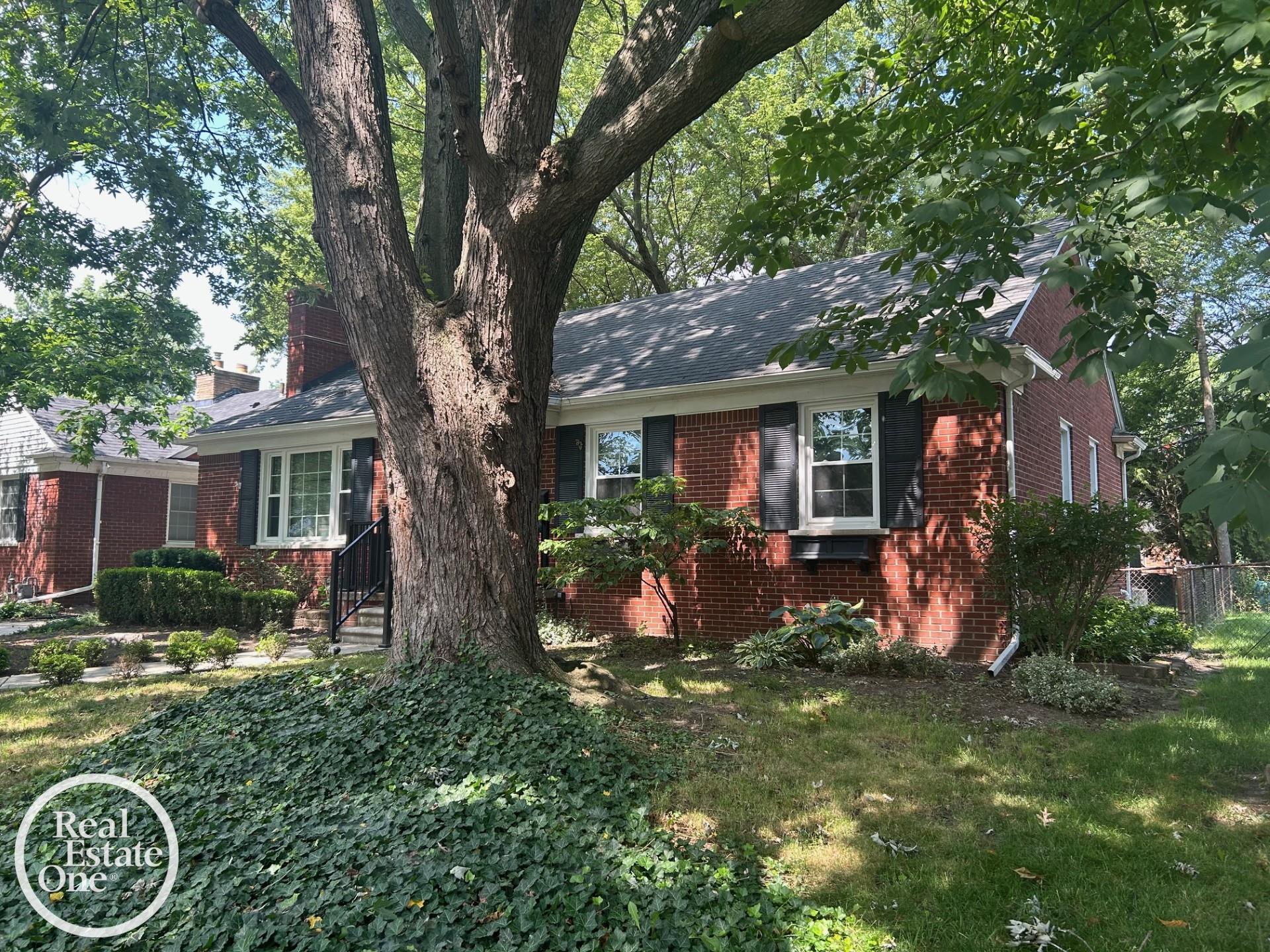 3rd image of 463 Bournemouth Cir, Grosse Pointe Farms, MI 48236 | MLS# 50215019
