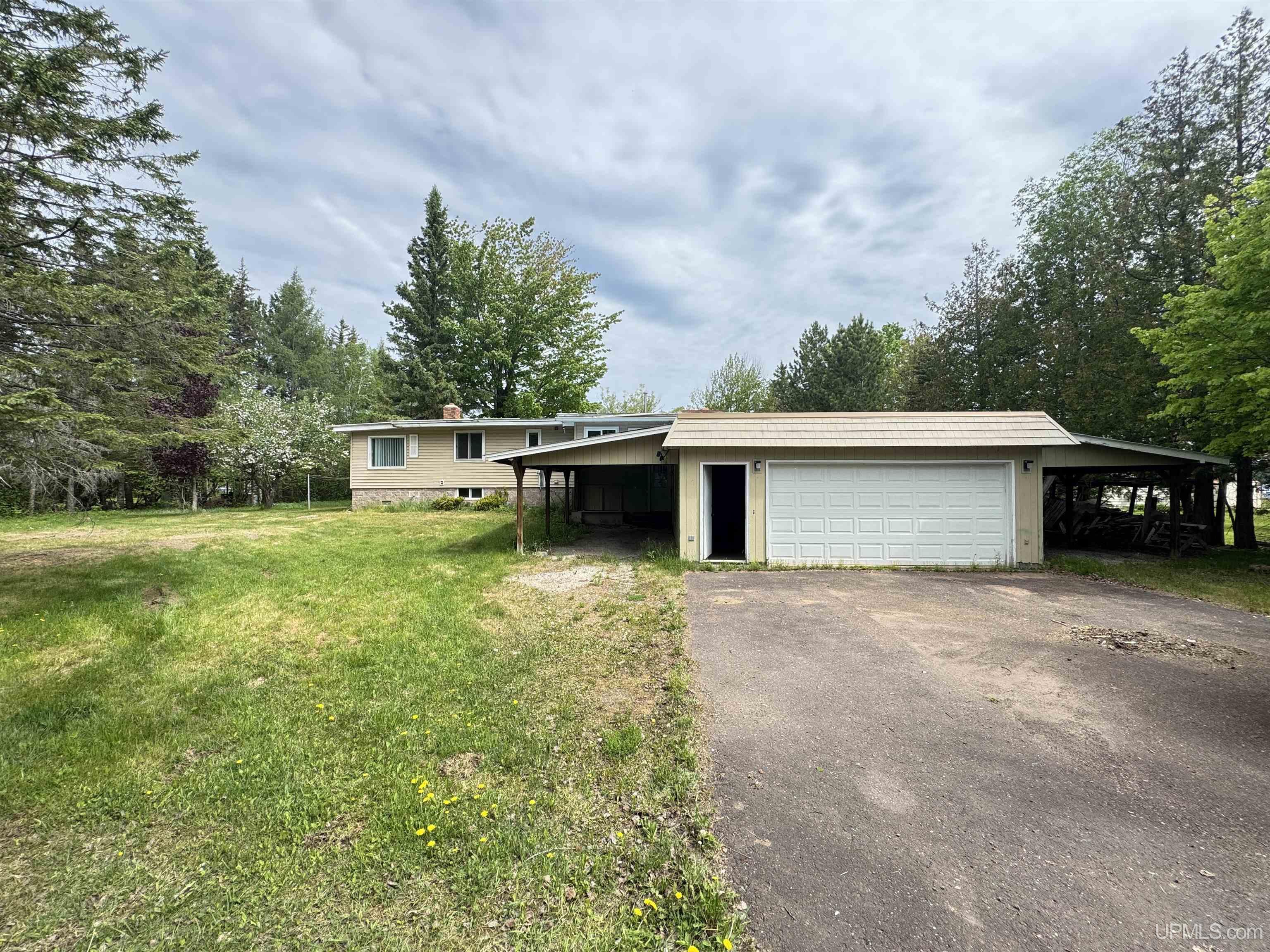 Homes for sale in Chassell, MI | 41261 Half Moon Beach Rd, Chassell, MI 49916 | MLS# 50215035