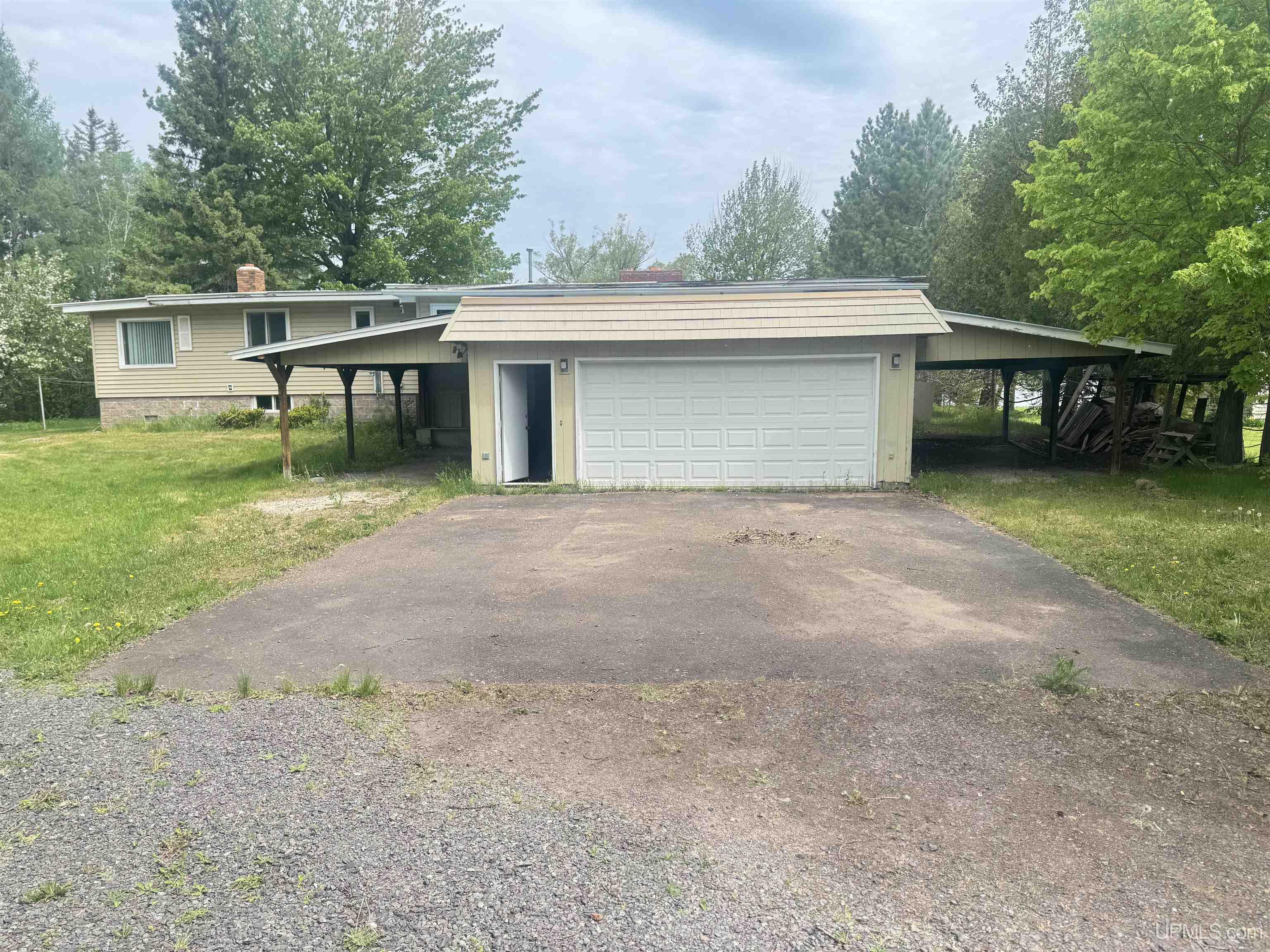 Homes for sale in Chassell, MI | 41261 Half Moon Beach Rd, Chassell, MI 49916 | MLS# 50215035