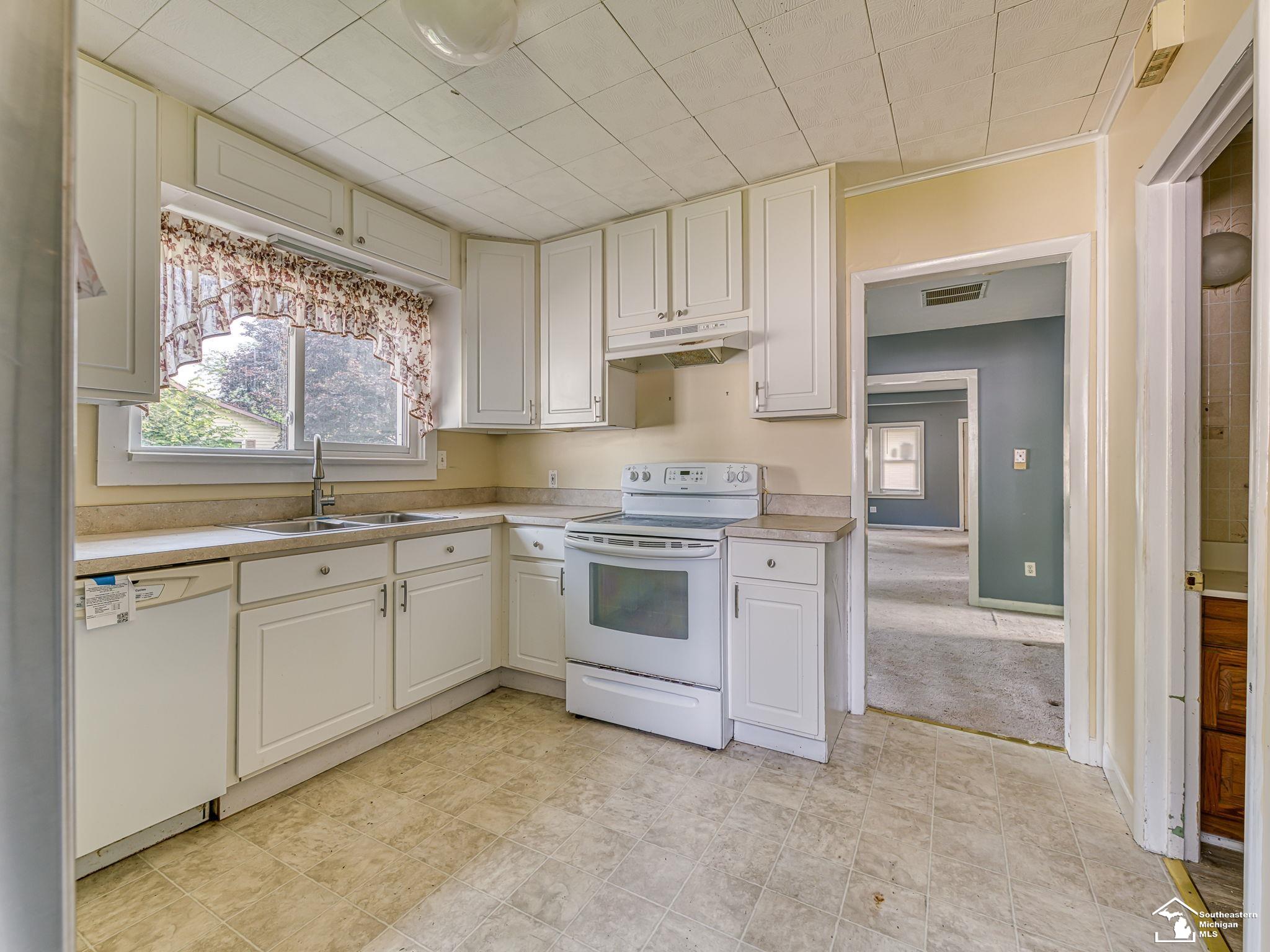 Homes for sale in Frenchtown Township Monroe, MI | 3278 Maplewood St, Frenchtown Township Monroe, MI 48162 | MLS# 57050215091