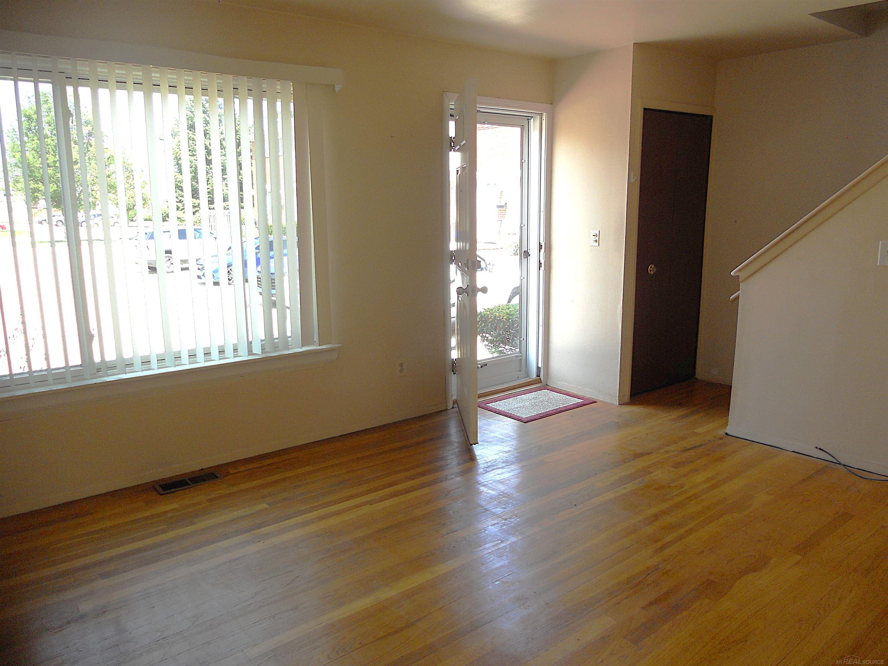 3rd image of 8192 Farnum Ave, Warren, MI 48093 | MLS# 50215107