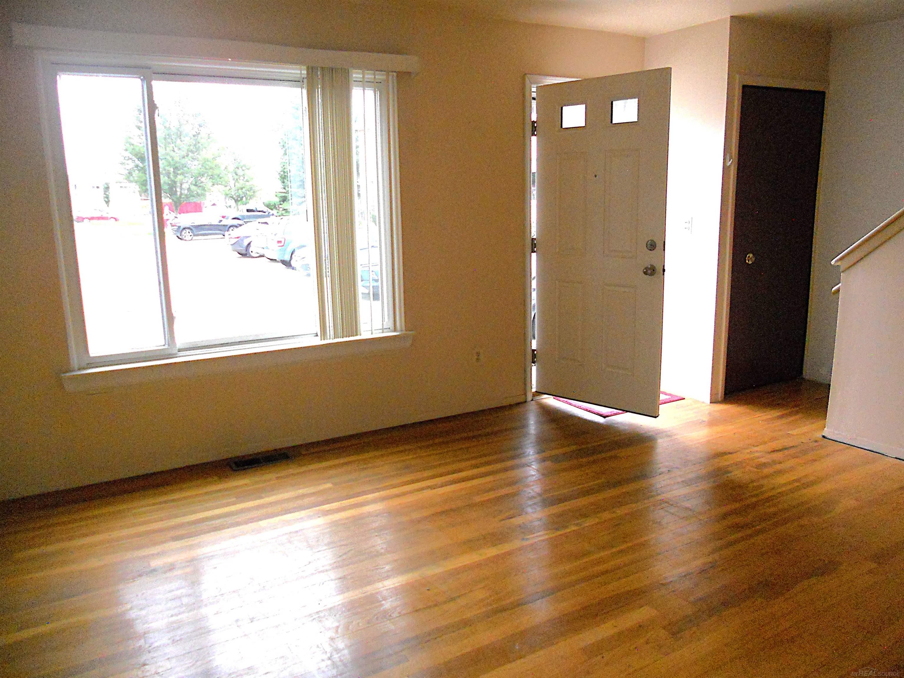 Photo 3 of House for sale at 8192 Farnum Ave, Warren, MI 48093 | MLS# 58050215107 | Listing updated on 2026-09-20
