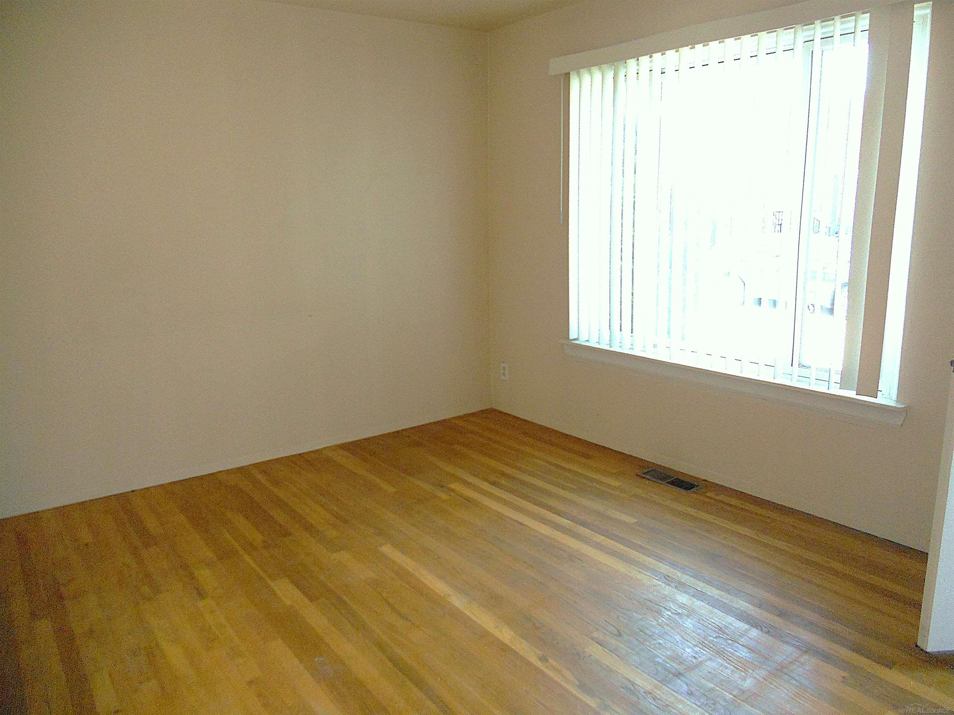 4th image of 8192 Farnum Ave, Warren, MI 48093 | MLS# 50215107