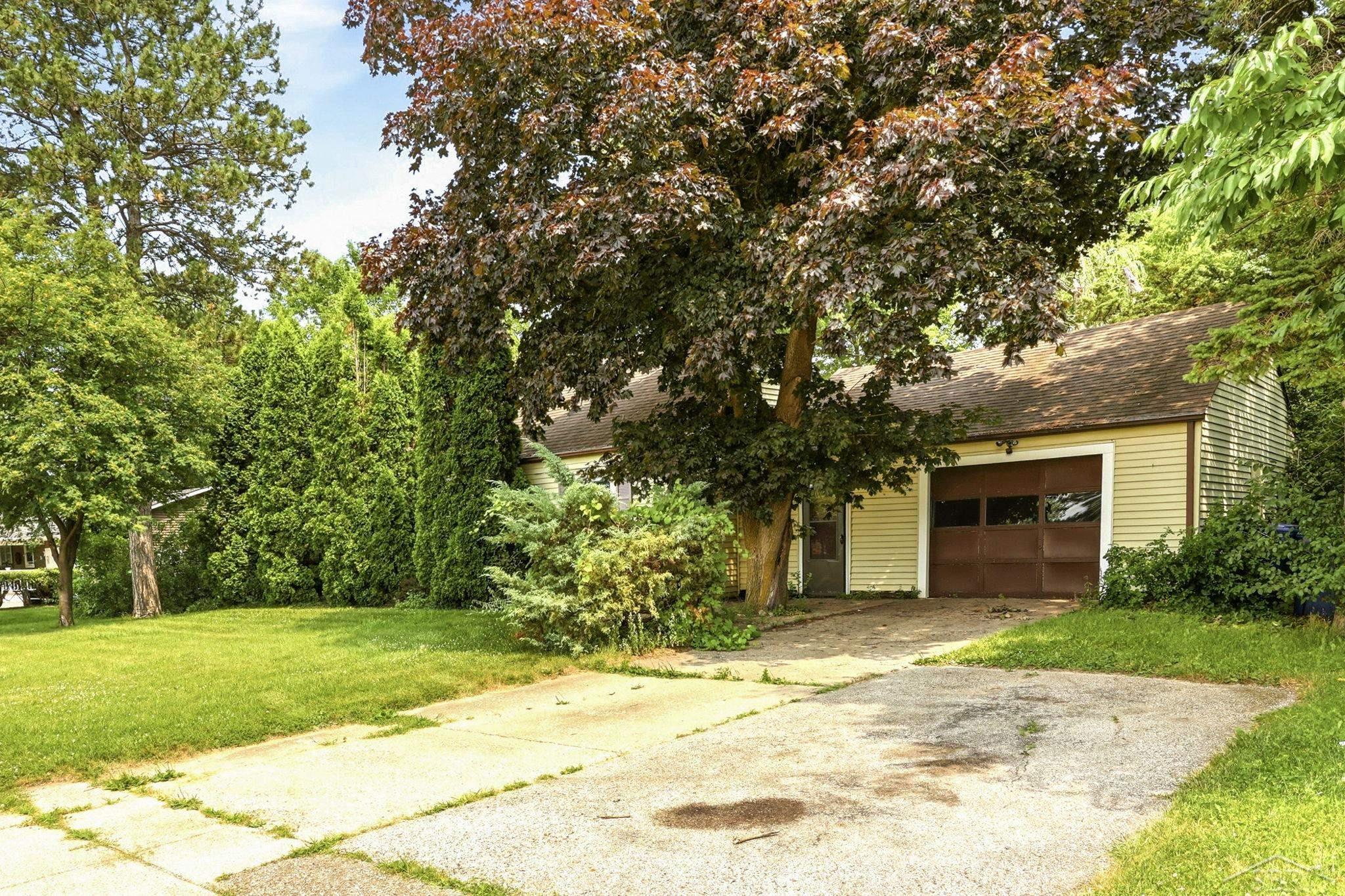 Photo 2 of Single family home for sale at 3978 N Michigan Ave, Saginaw, MI 48604 | MLS# 61050215165 | Listing updated on 2026-09-16