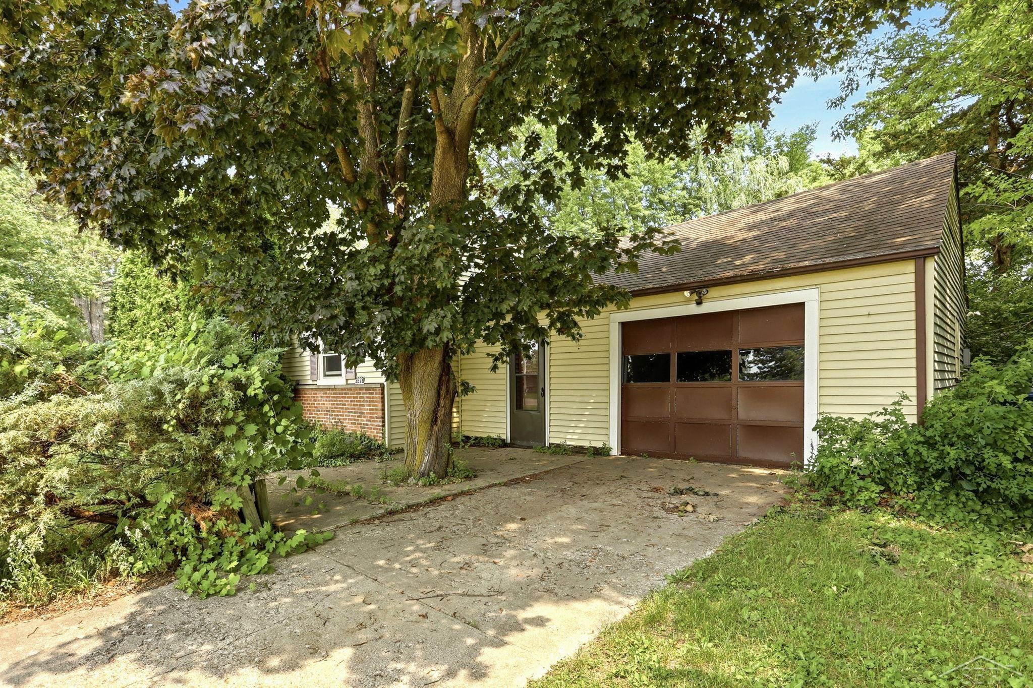 Photo 3 of Single family home for sale at 3978 N Michigan Ave, Saginaw, MI 48604 | MLS# 61050215165 | Listing updated on 2026-09-16