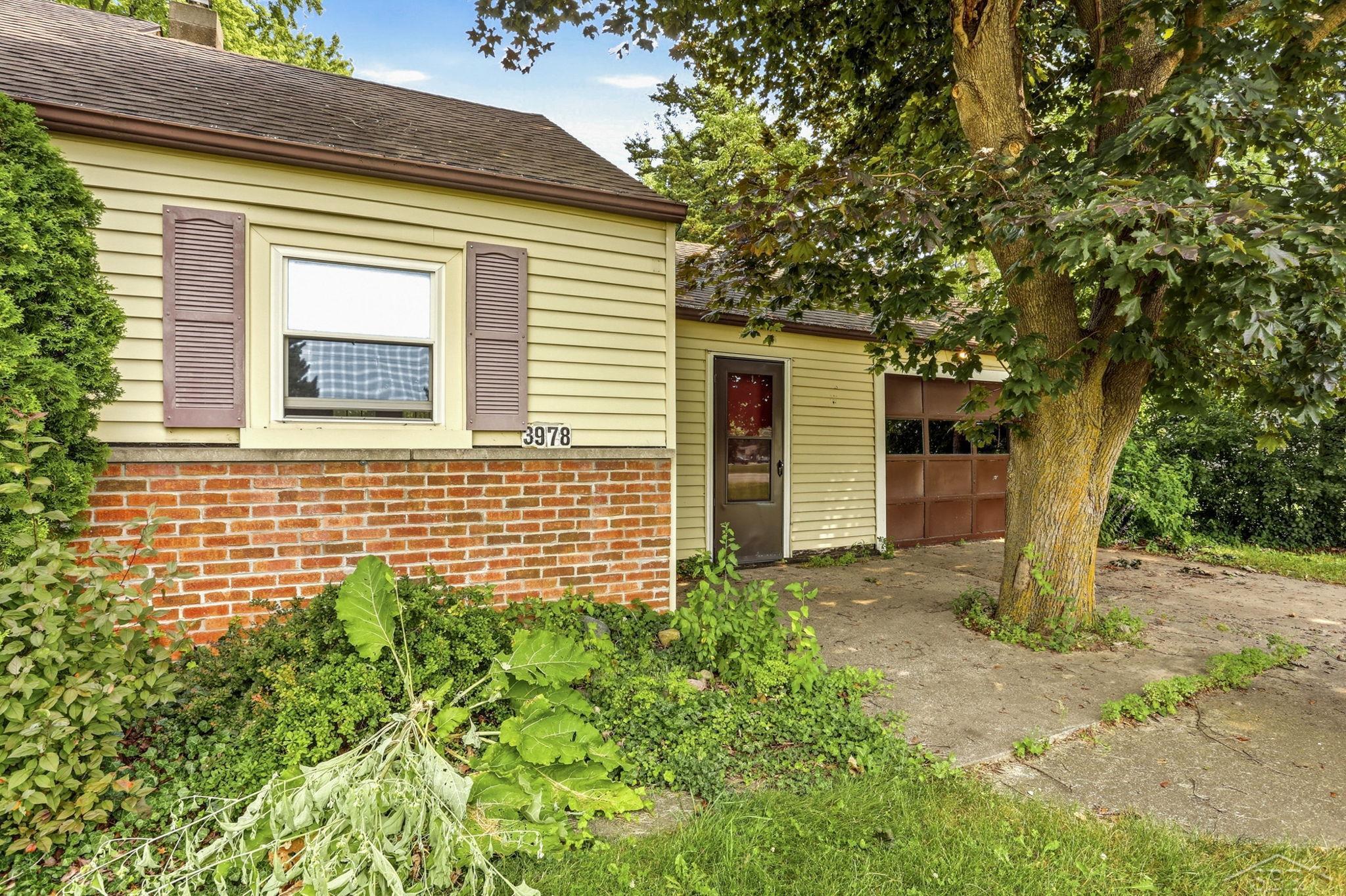Photo 4 of Single family home for sale at 3978 N Michigan Ave, Saginaw, MI 48604 | MLS# 61050215165 | Listing updated on 2026-09-16