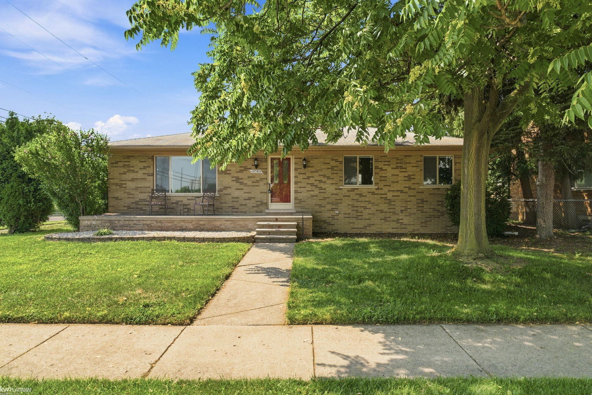 19580 Glenn ST