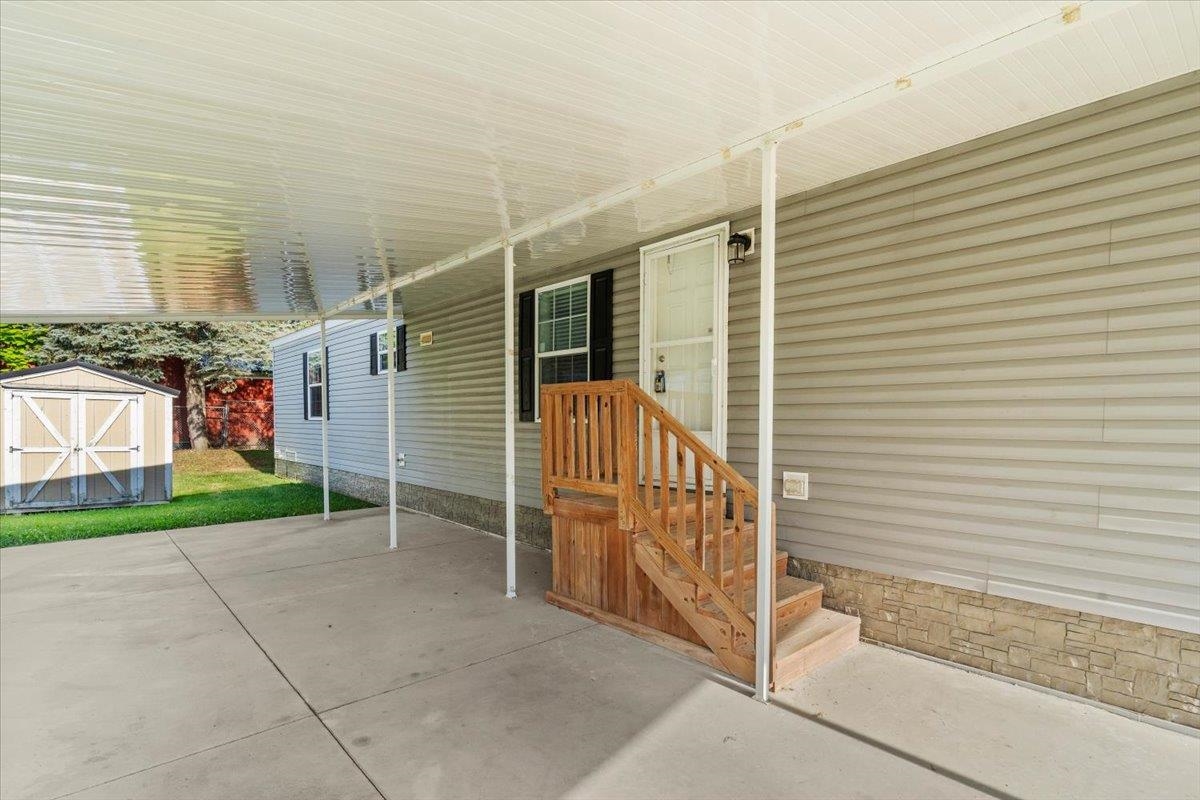 Homes for sale in Brown City City Lapeer, MI | 7118 W Mapleview Cir, Brown City City Lapeer, MI 48416 | MLS# 58050215189