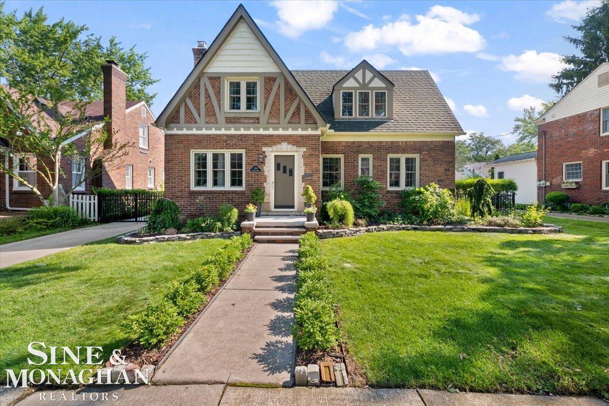 1st image of 424 Touraine Rd, Grosse Pointe Farms, MI 48236 | MLS# 58050215211