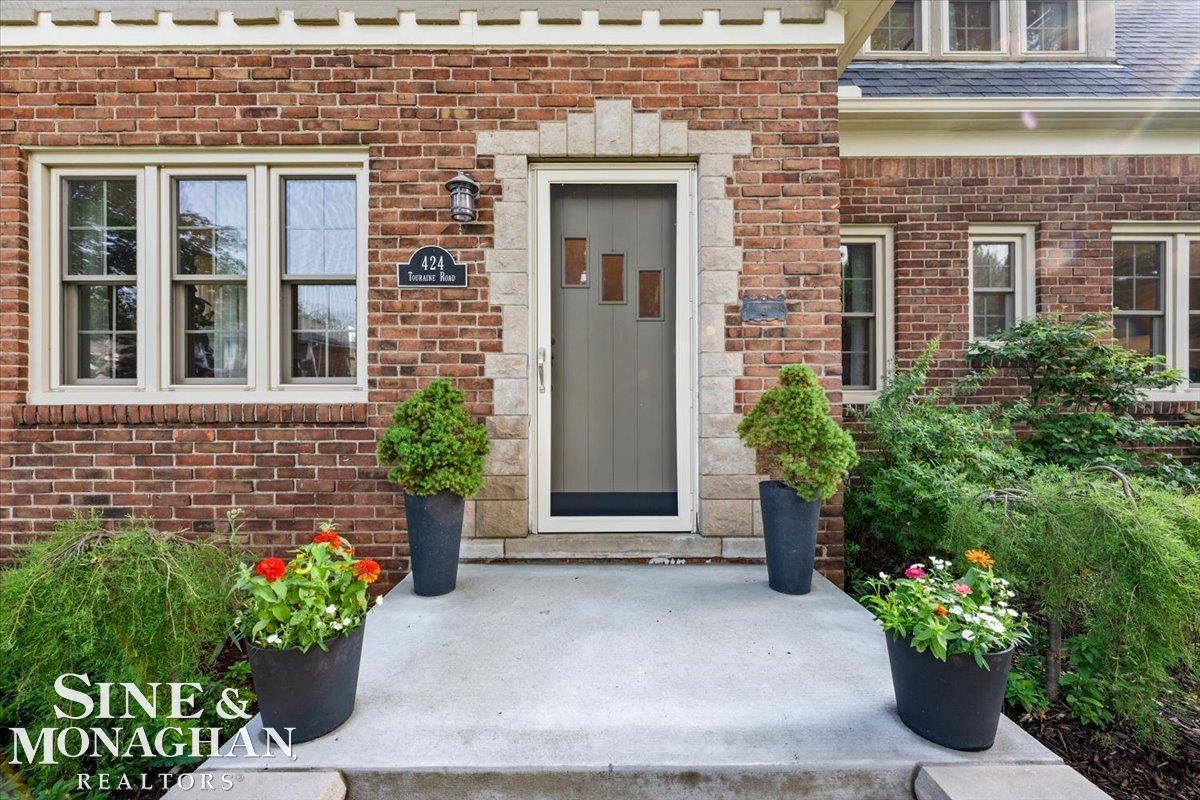 3rd image of 424 Touraine Rd, Grosse Pointe Farms, MI 48236 | MLS# 50215211