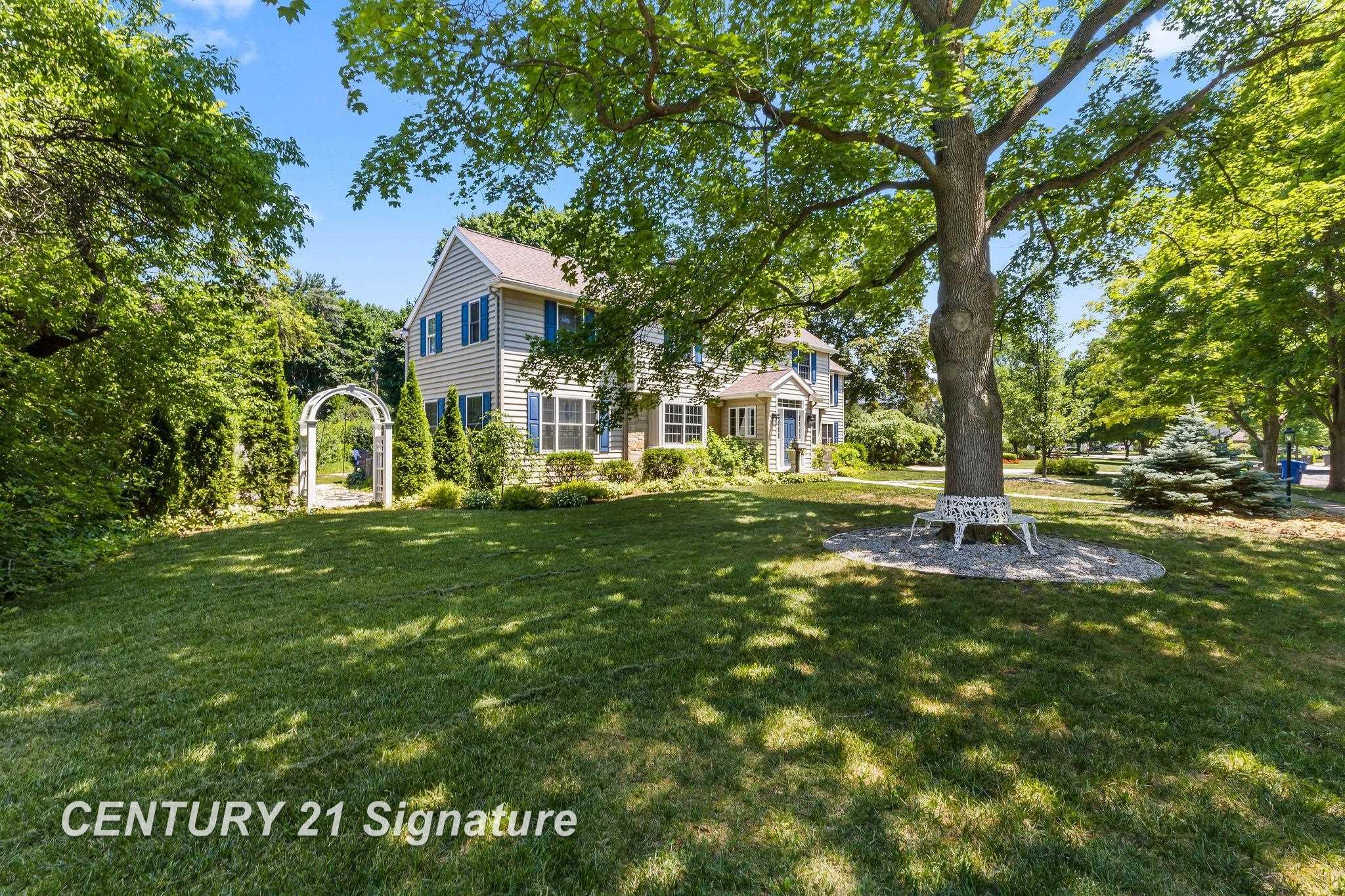 Photo 1 of Single family home for sale at 1316 Helen Rd, Midland, MI 48640 | MLS# 61050215214 | Listing updated on 2026-09-16