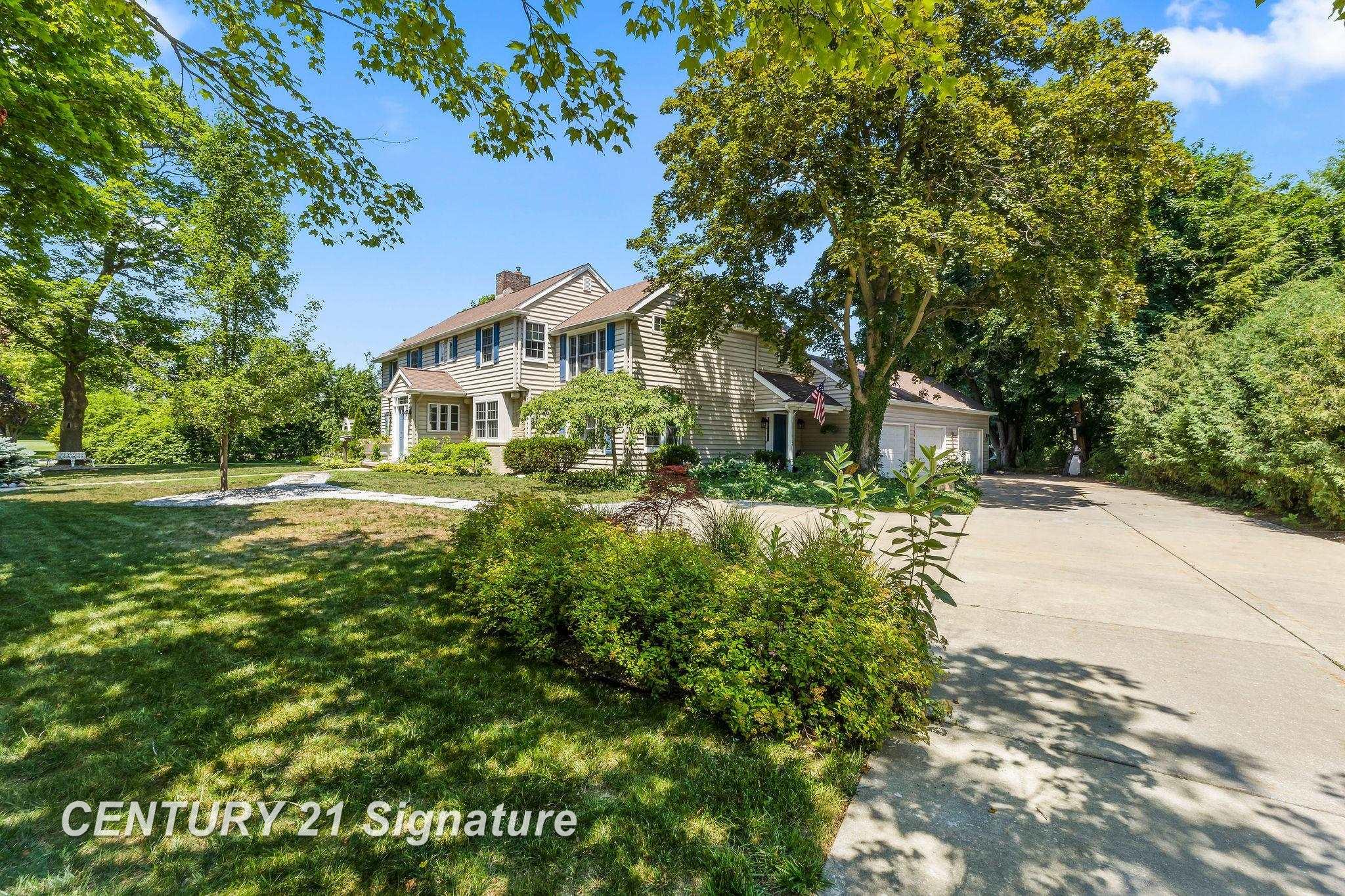 Photo 2 of Single family home for sale at 1316 Helen Rd, Midland, MI 48640 | MLS# 61050215214 | Listing updated on 2026-09-16