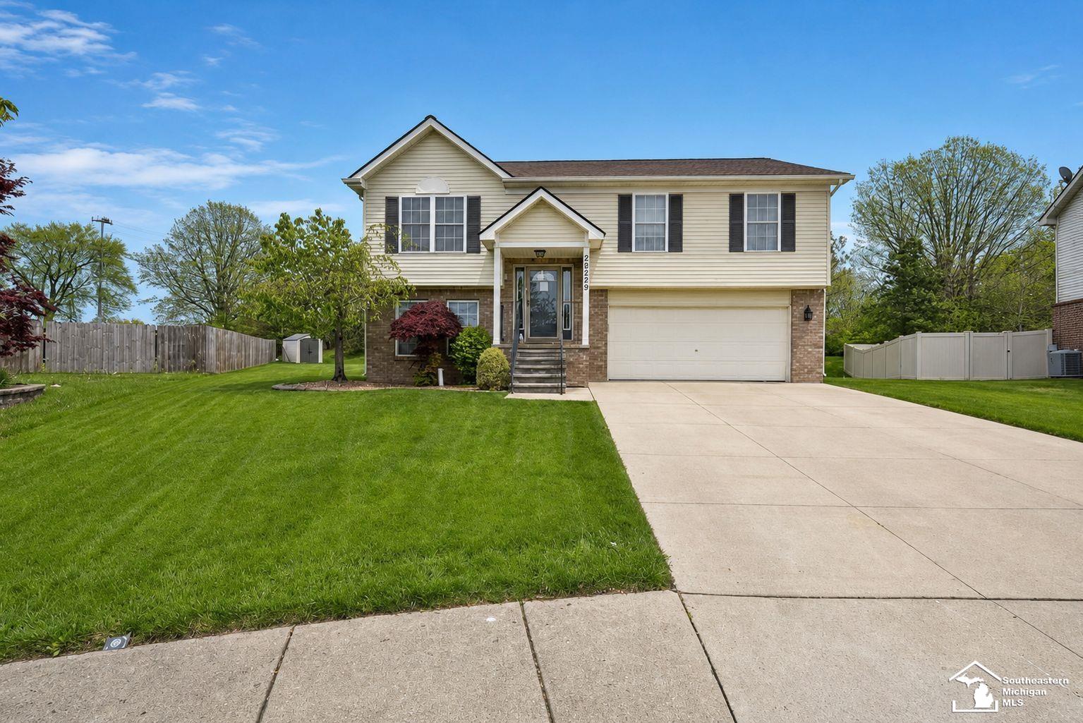 5th image of 29229 Hunter Ct, Trenton, MI 48183 | MLS# 50215228