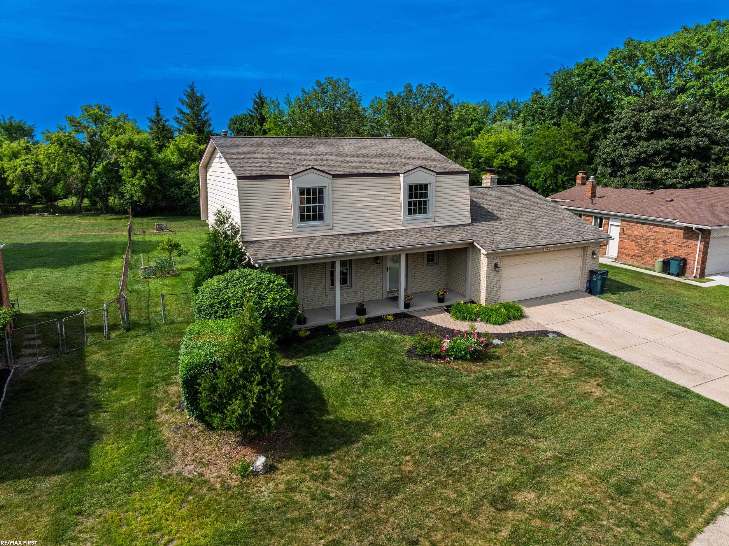 3rd image of 1083 Shallowdale Dr, Troy, MI 48085 | MLS# 50215248