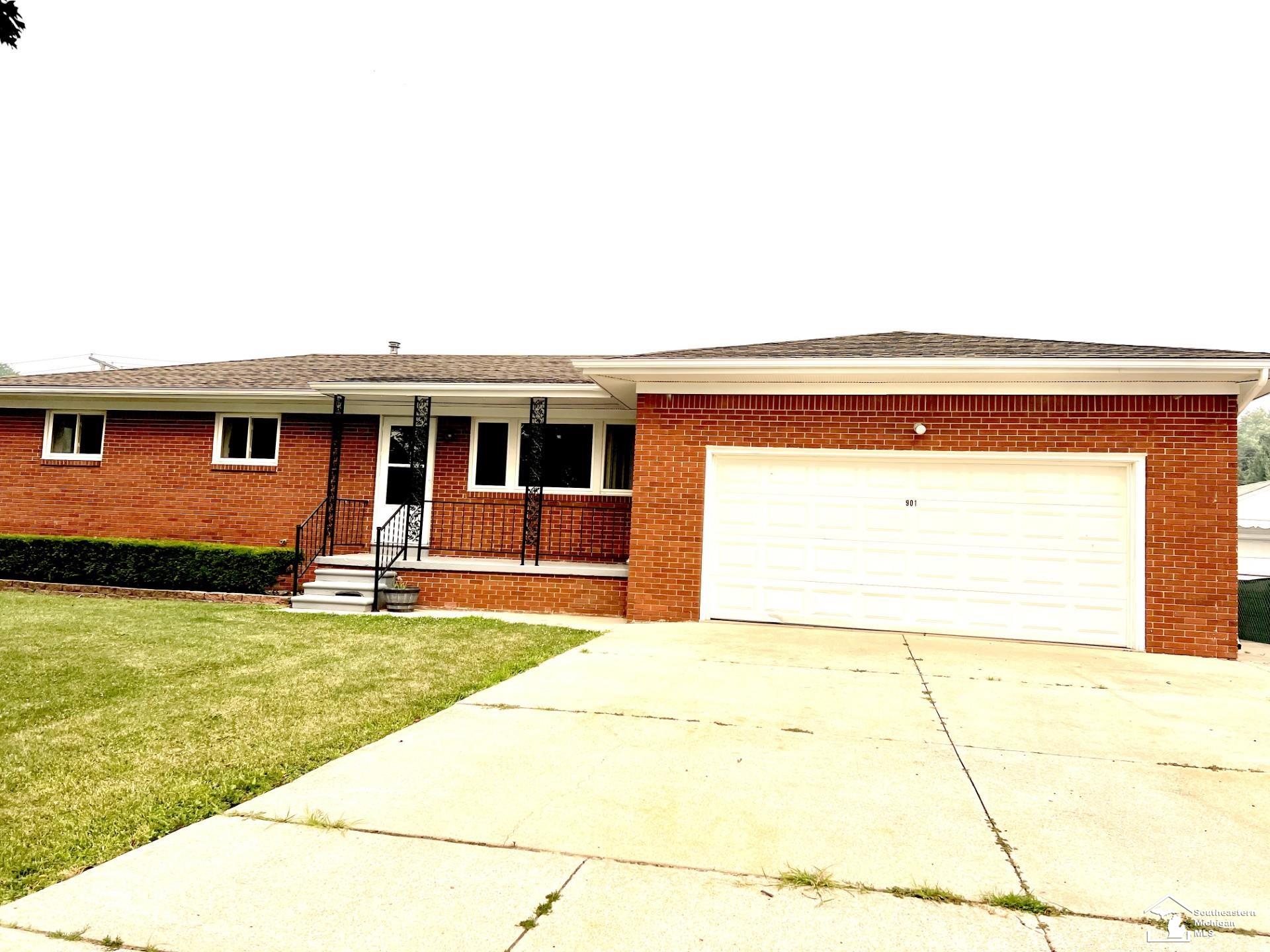Photo 2 of Single family home for sale at 901 Huber Dr, Monroe, MI 48162 | MLS# 57050215310 | Listing updated on 2026-10-07