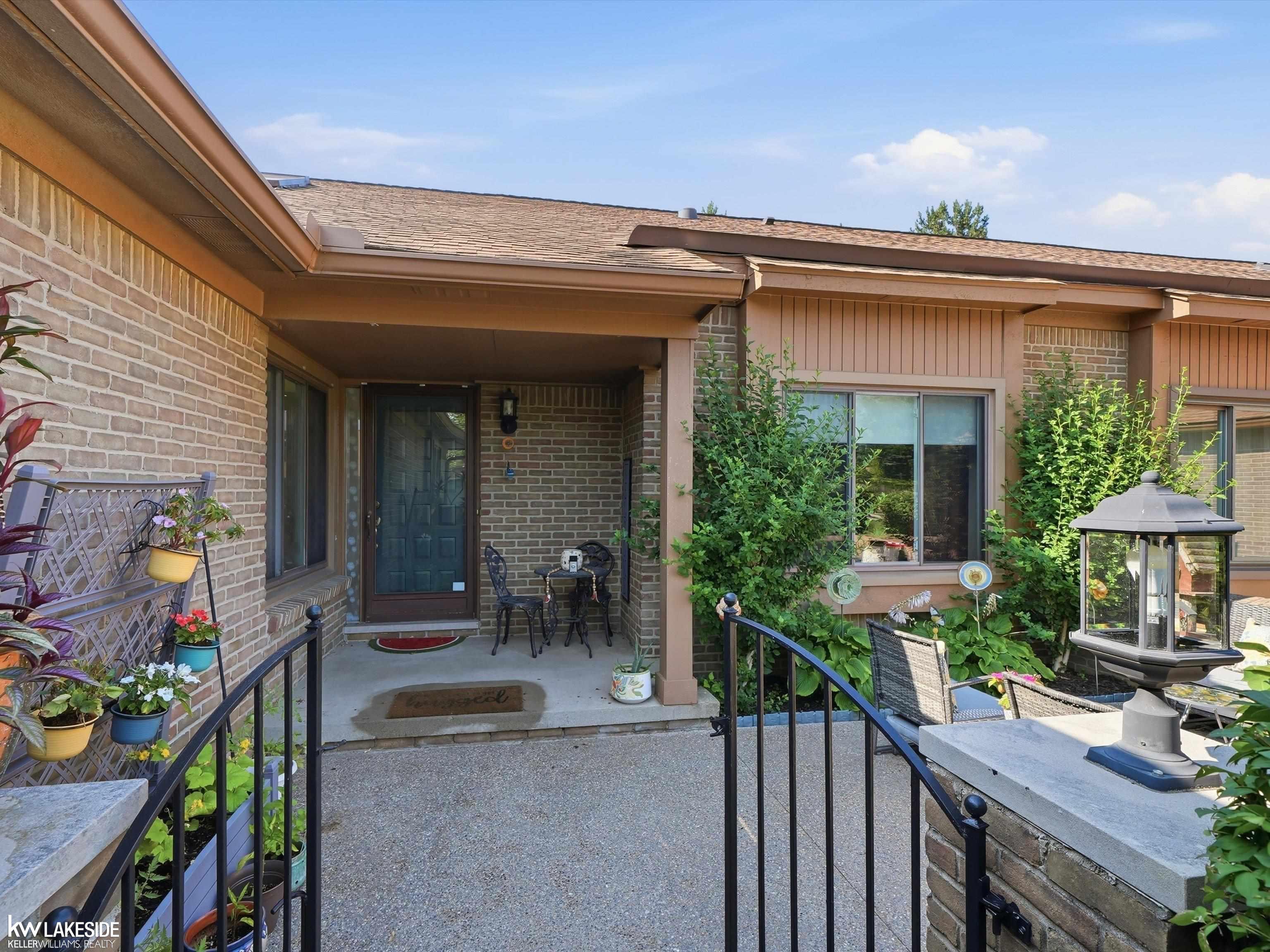 1st image of 2126 London Bridge Dr, Rochester Hills, MI 48307 | MLS# 50215312