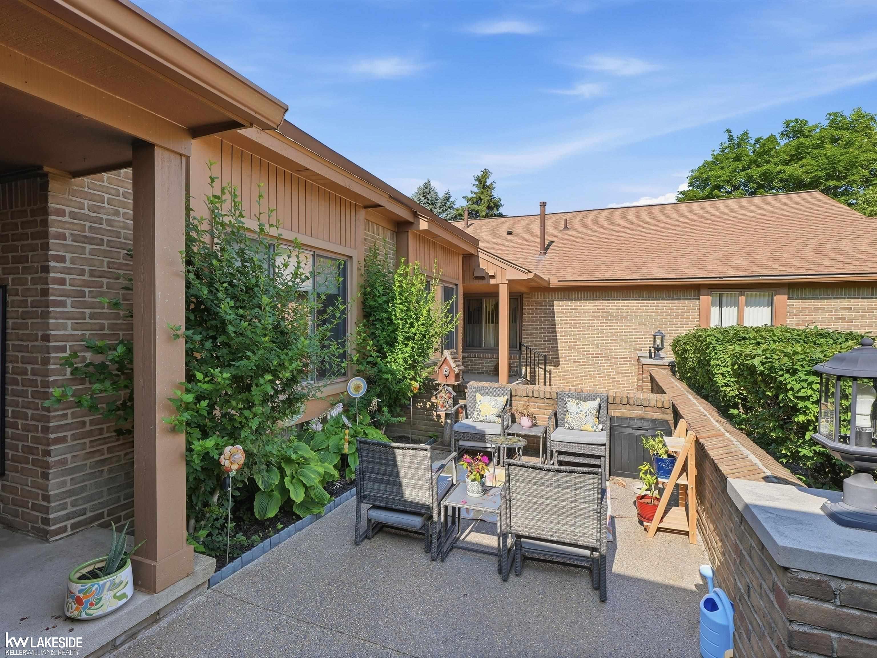 40th image of 2126 London Bridge Dr, Rochester Hills, MI 48307 | MLS# 50215312