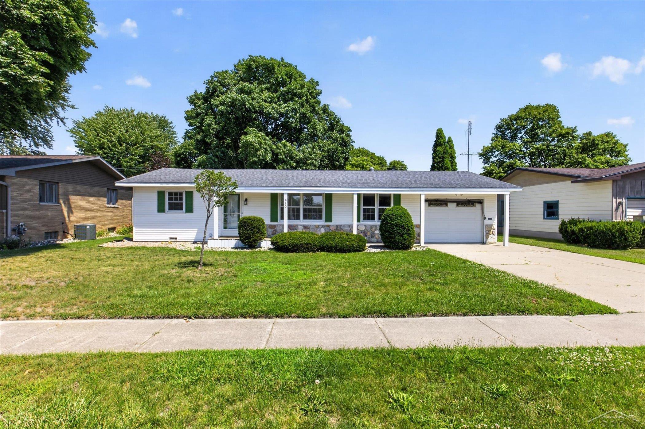 2nd image of 445 Henry St, Sebewaing, MI 48759 | MLS# 50215396