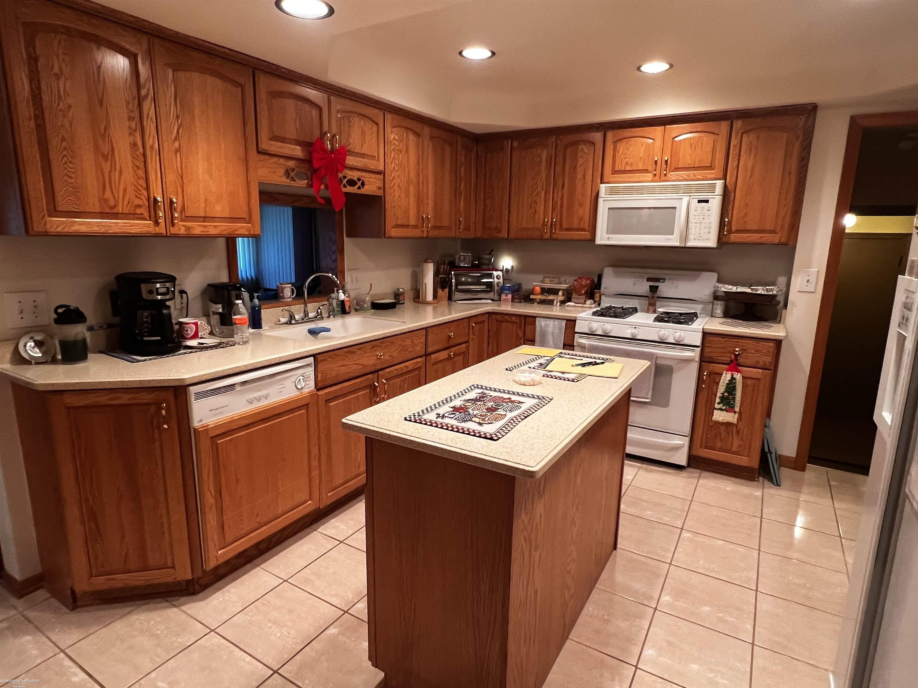 Homes for sale in Utica, MI | 5156 Eastbrook Ct Ct, Utica, MI 48316 | MLS# 50215399