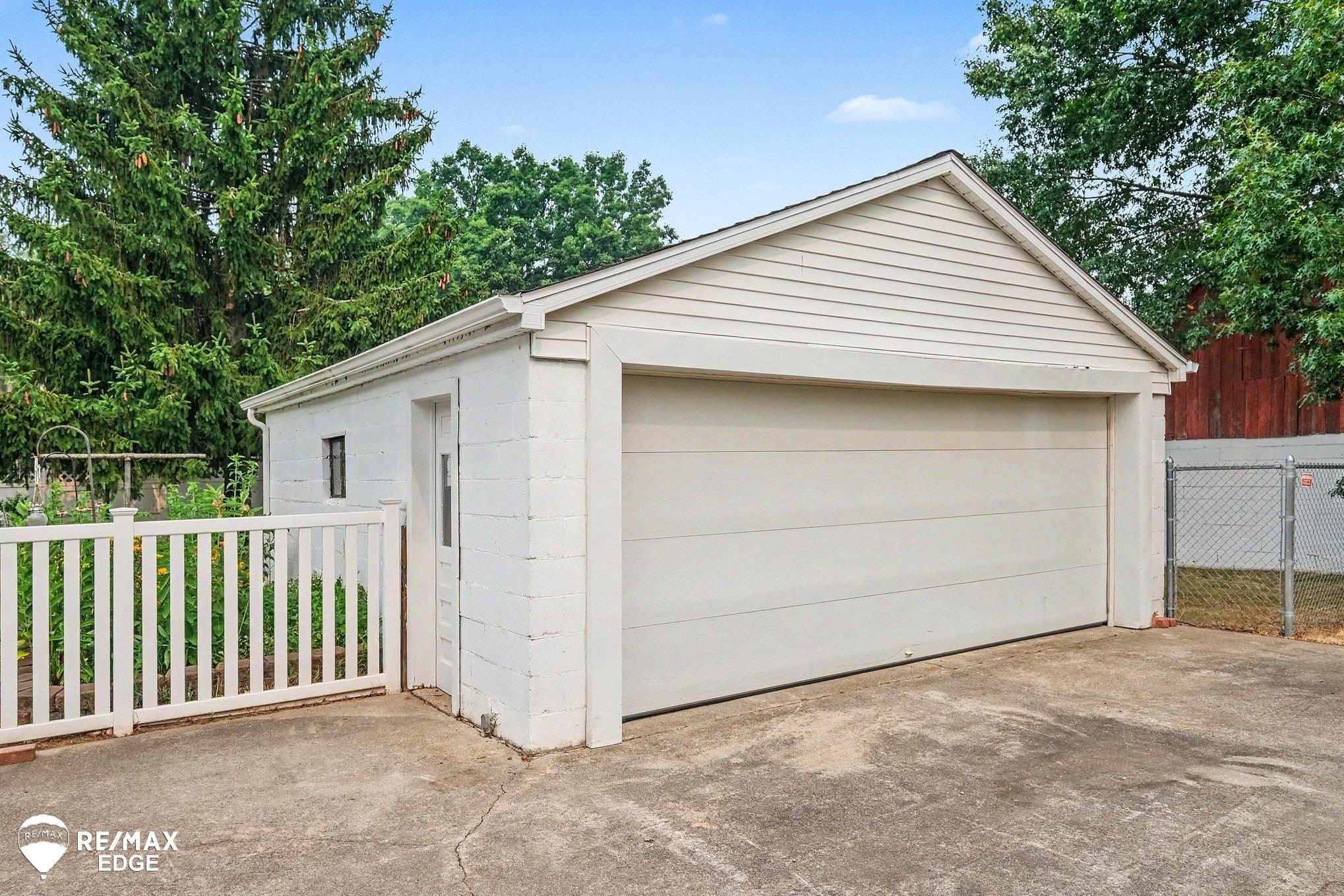 2nd image of 8331 E Coldwater Rd, Davison, MI 48423 | MLS# 5050215405