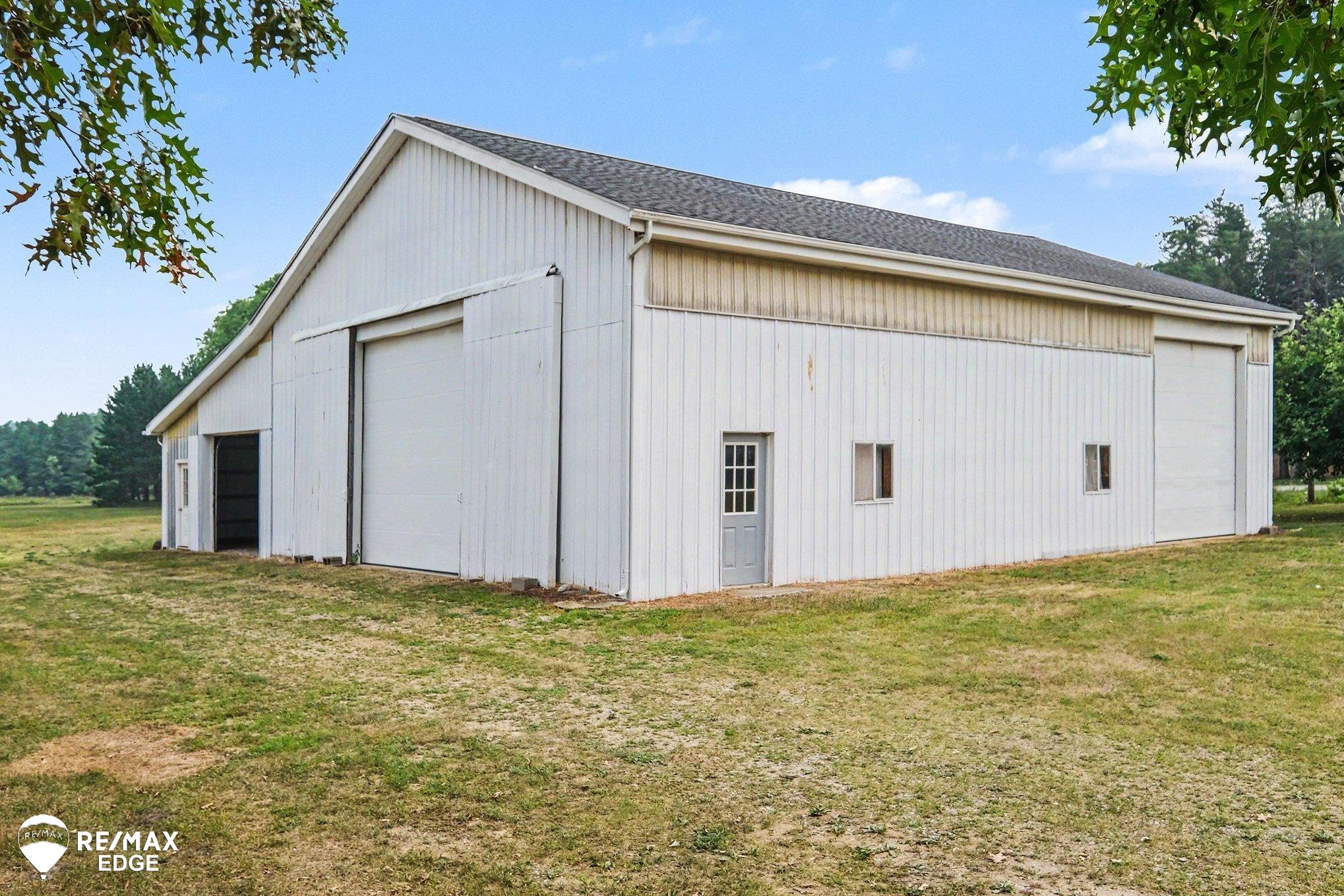 3rd image of 8331 E Coldwater Rd, Davison, MI 48423 | MLS# 5050215405