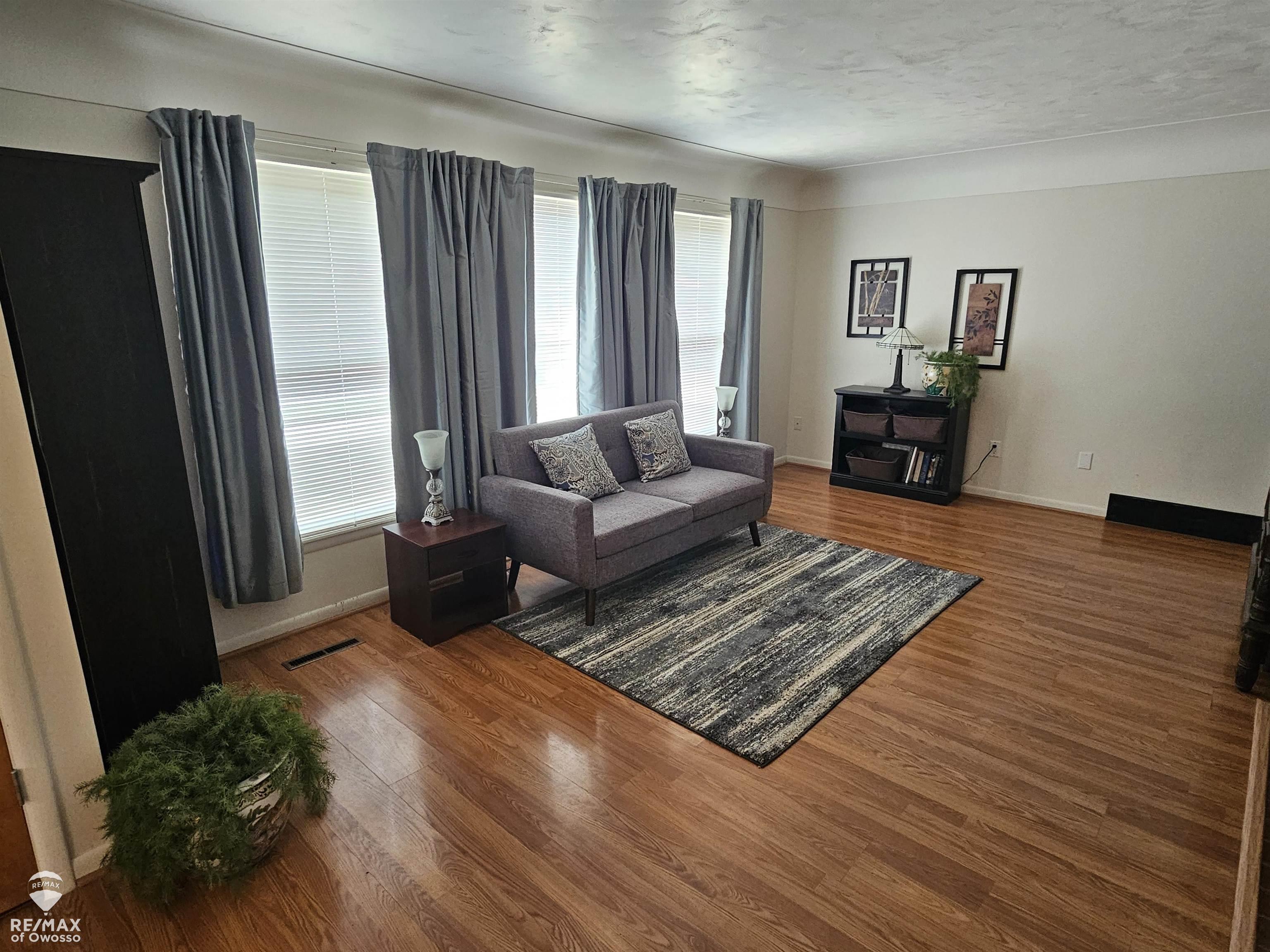 Photo 3 of Single family home for sale at 519 Moore St, Owosso, MI 48867 | MLS# 60050215423 | Listing updated on 2026-09-28