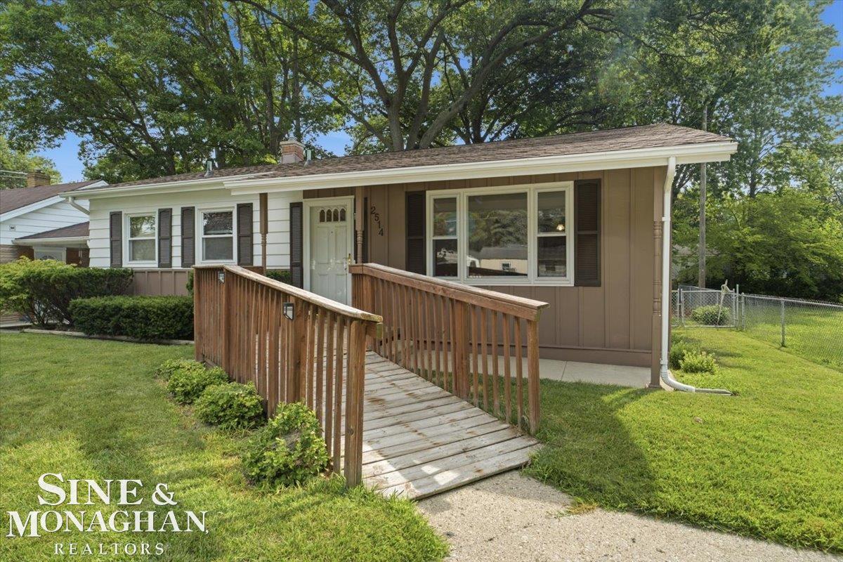 2nd image of 2514 22nd Ave, Port Huron, MI 48060 | MLS# 50215492