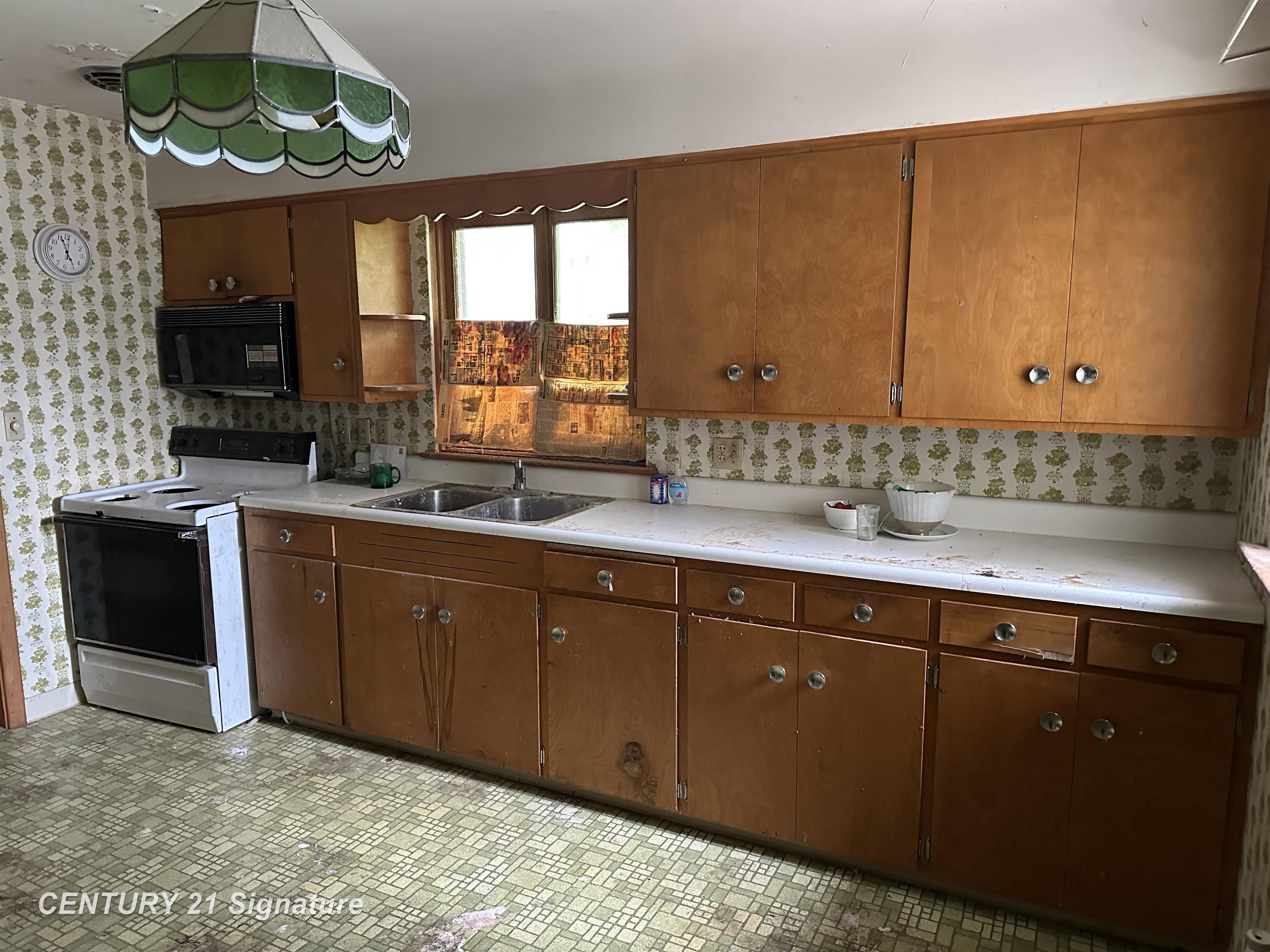 Photo 2 of Single family home for sale at 2587 Kuhlman Dr, Saginaw, MI 48603 | MLS# 5050215559 | Listing updated on 2026-09-14