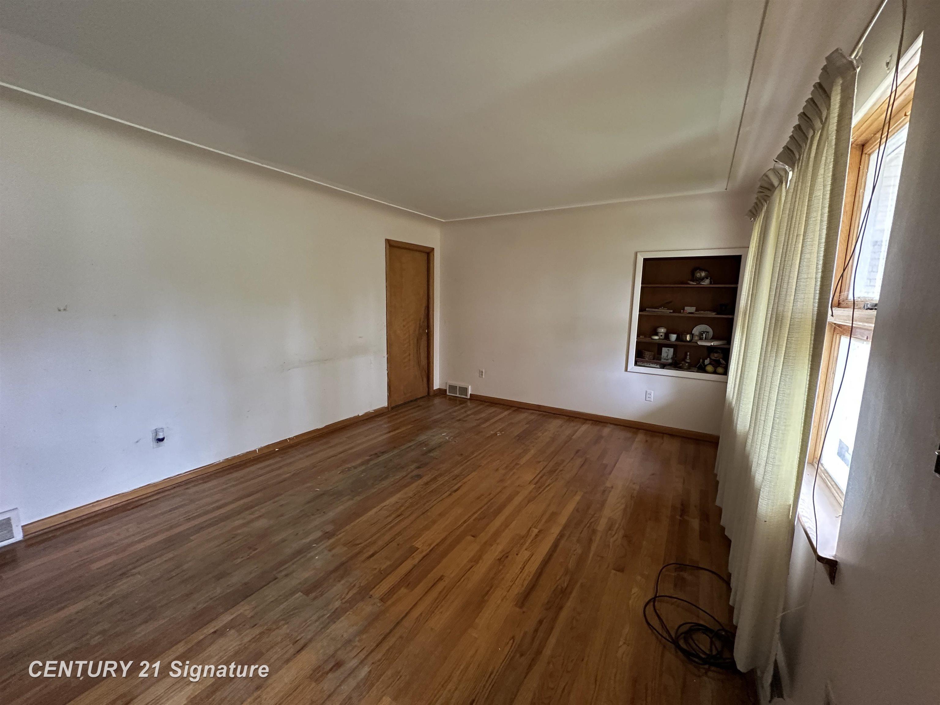 Photo 4 of Single family home for sale at 2587 Kuhlman Dr, Saginaw, MI 48603 | MLS# 5050215559 | Listing updated on 2026-09-14
