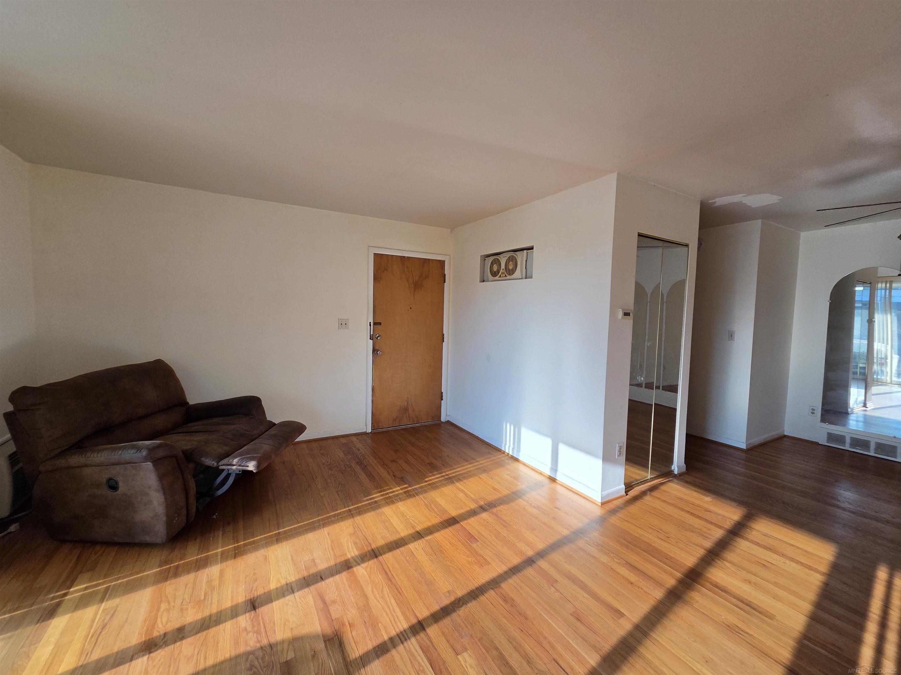 3rd image of 28111 Jefferson Ave, Saint Clair Shores, MI 48081 | MLS# 58050215576