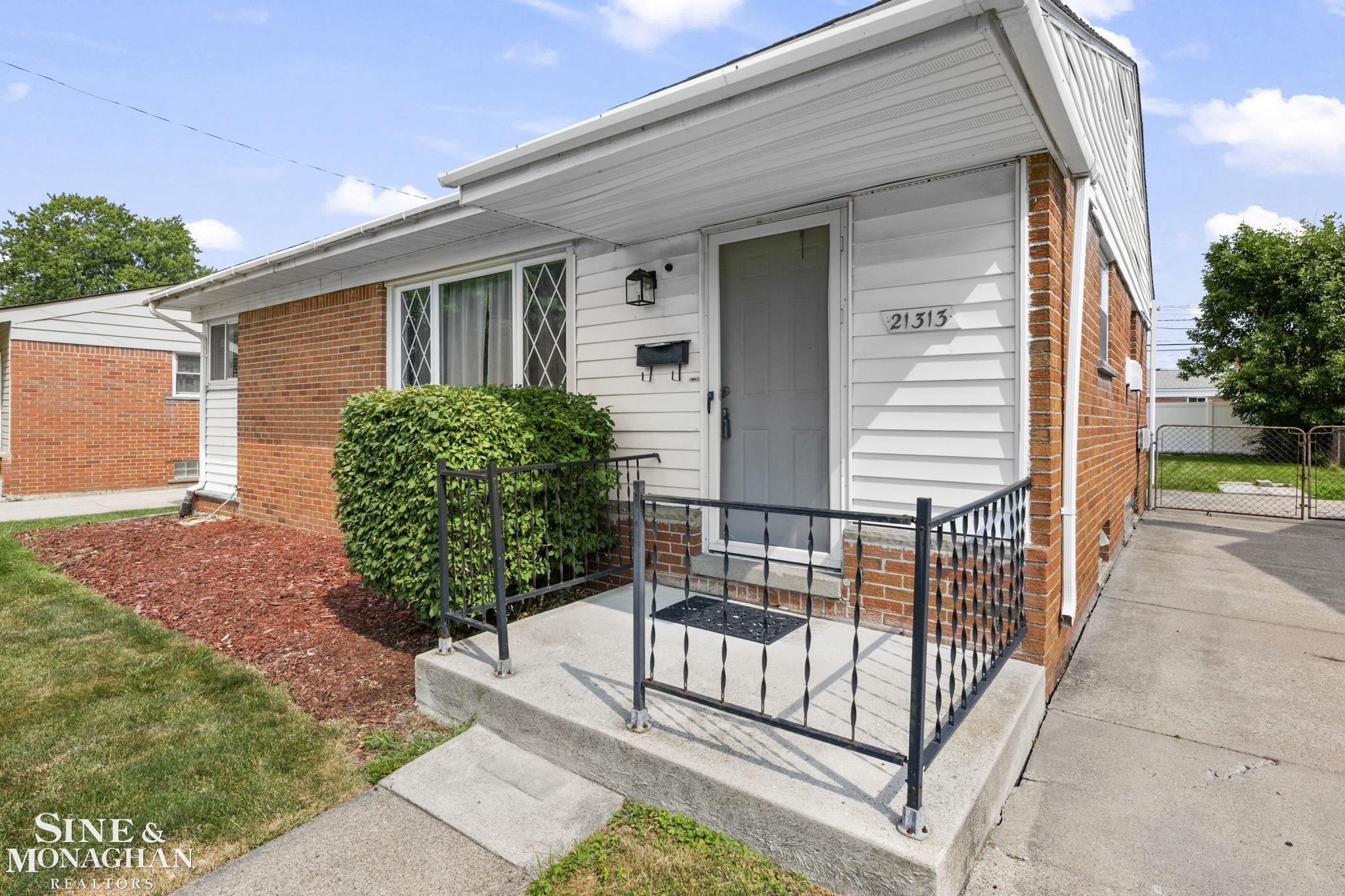 2nd image of 21313 Tanglewood St, Saint Clair Shores, MI 48082 | MLS# 50215708