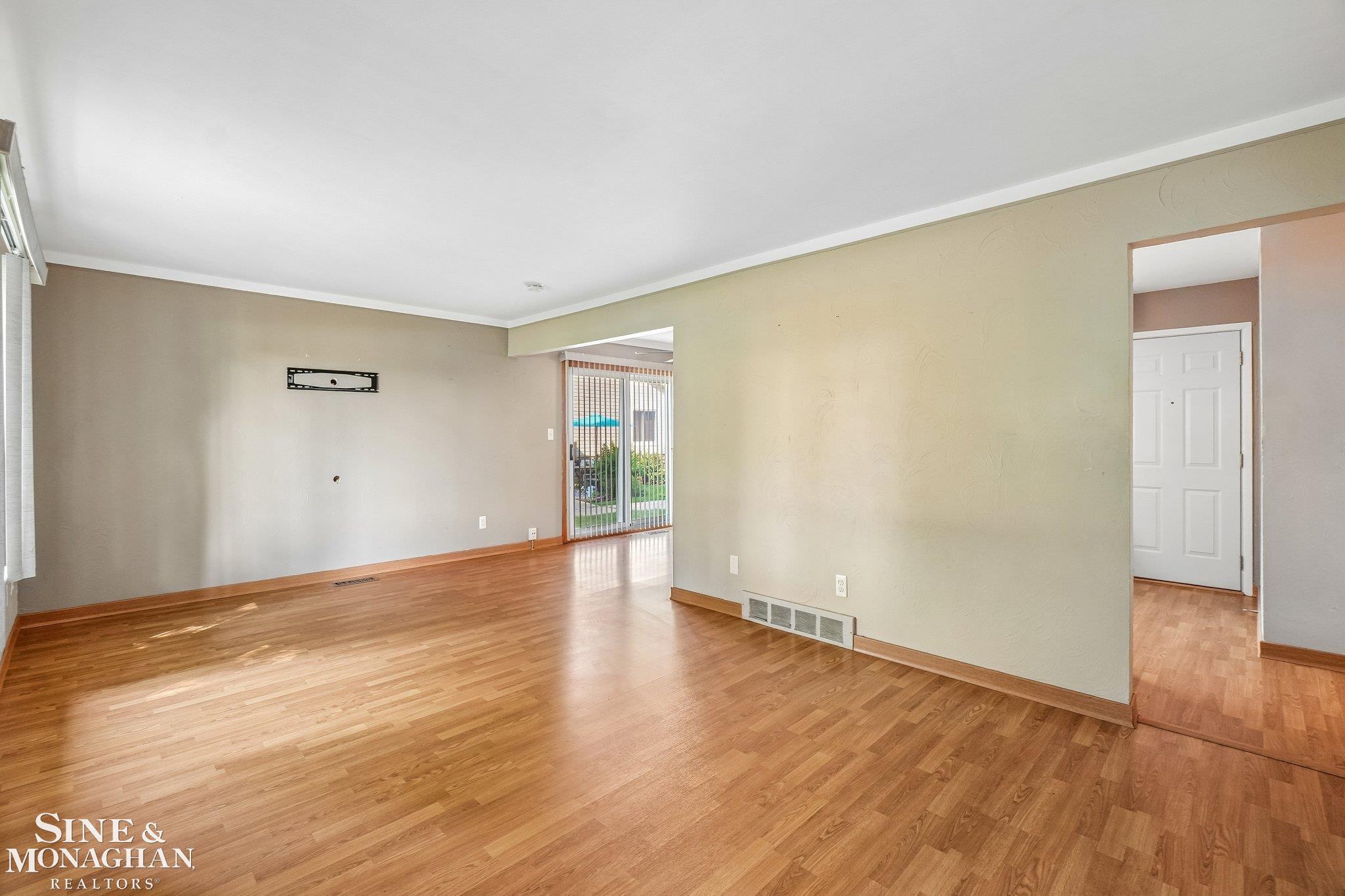 3rd image of 38153 Jefferson Ave, Harrison Township, MI 48045 | MLS# 50215712