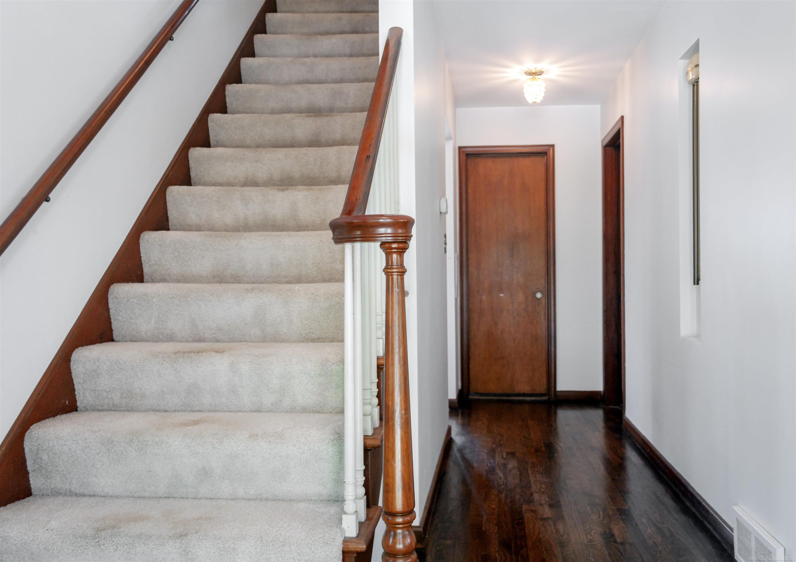 2nd image of 1723 Hawthorne Rd, Grosse Pointe Woods, MI 48236 | MLS# 50215768