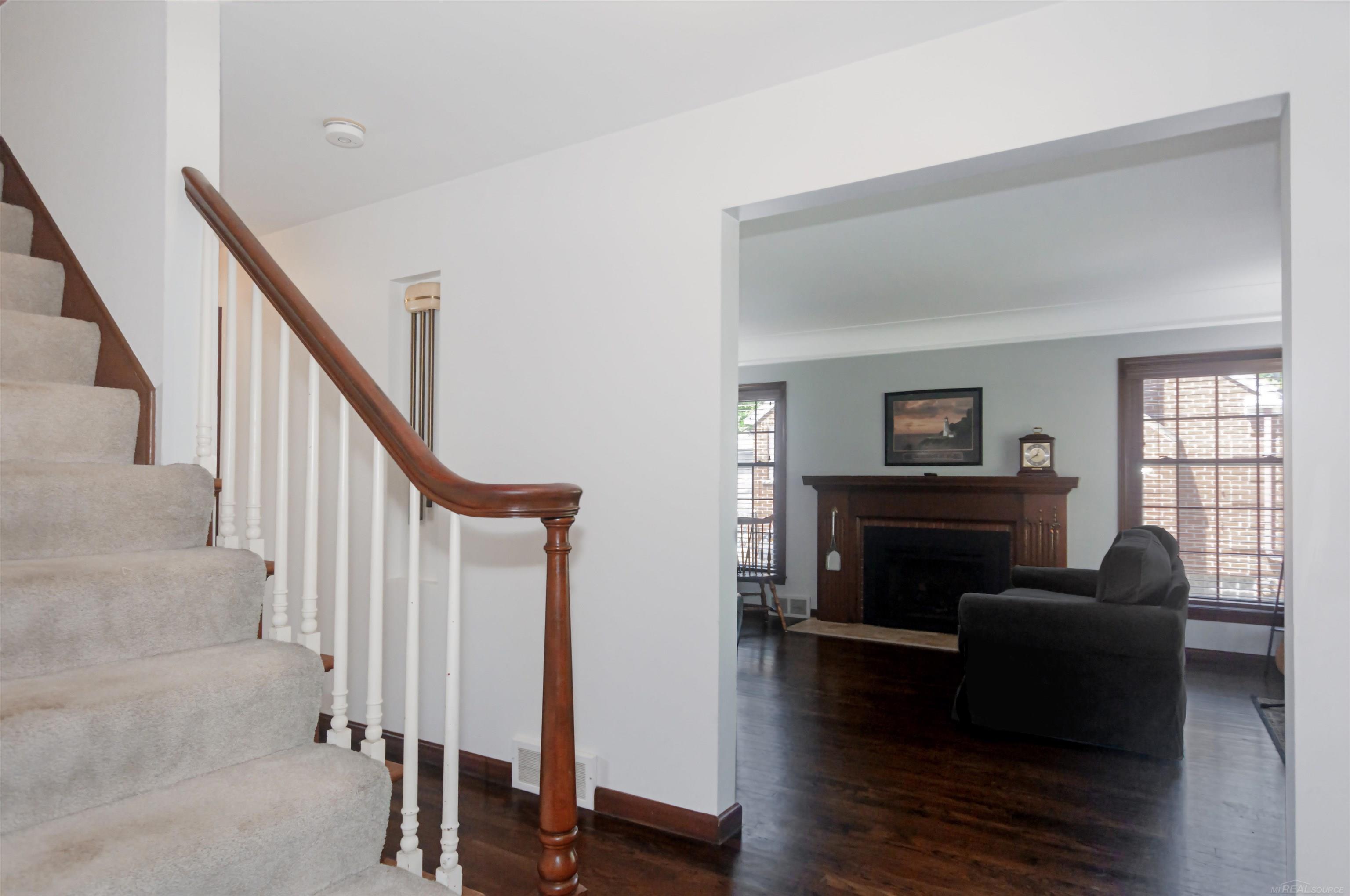 3rd image of 1723 Hawthorne Rd, Grosse Pointe Woods, MI 48236 | MLS# 50215768
