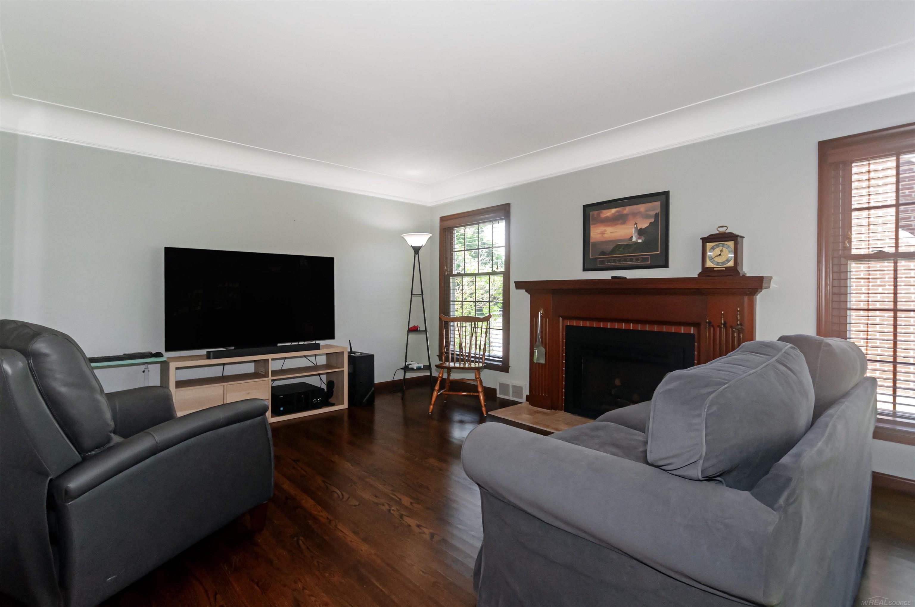 4th image of 1723 Hawthorne Rd, Grosse Pointe Woods, MI 48236 | MLS# 50215768