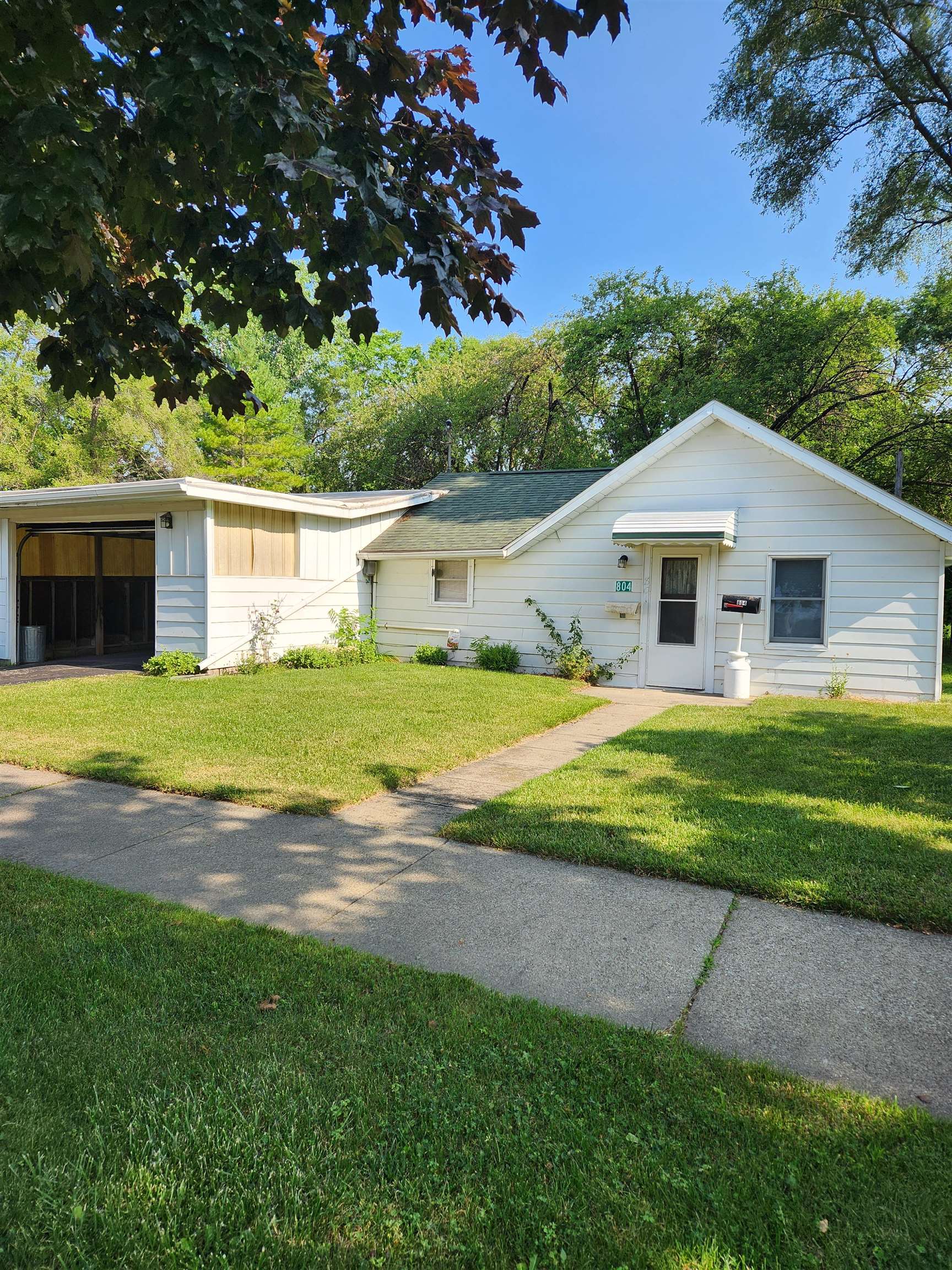 Homes for sale in Bay City, MI | 804 W Ivy Ave, Bay City, MI 48706 | MLS# 50215804