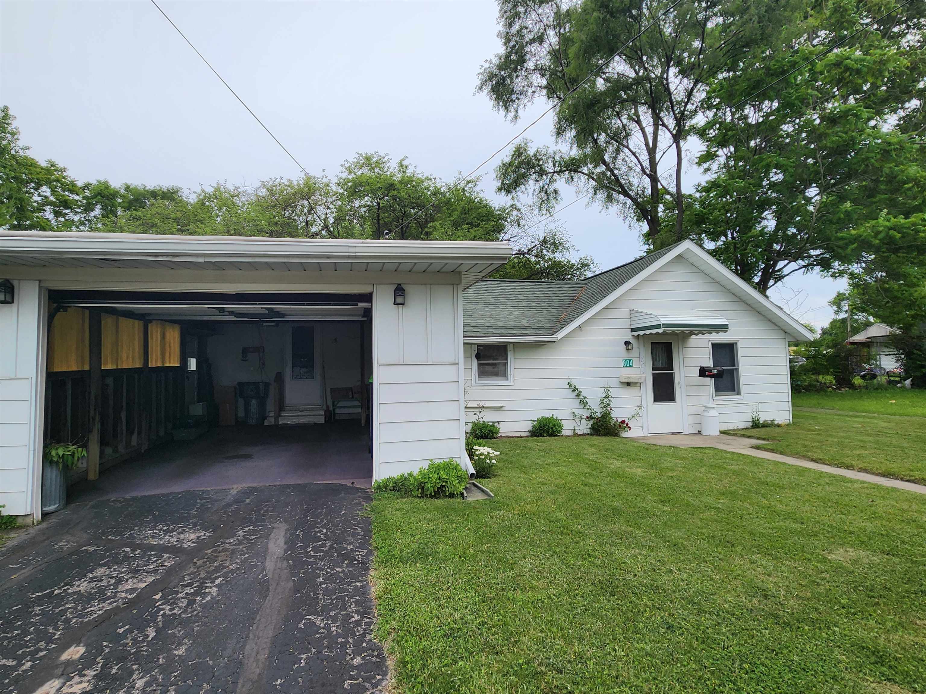 Homes for sale in Bay City, MI | 804 W Ivy Ave, Bay City, MI 48706 | MLS# 50215804