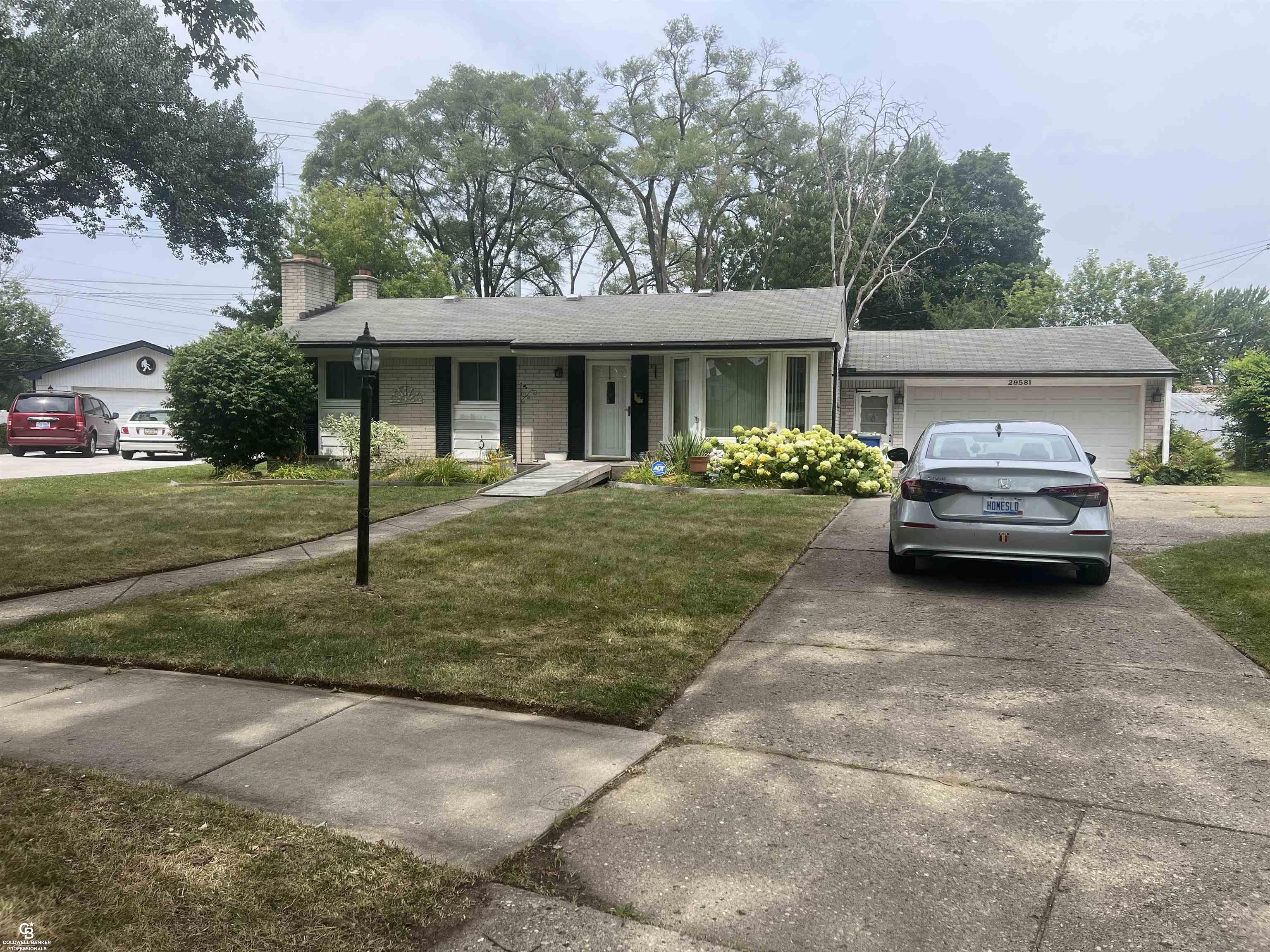 4th image of 29581 Newport Dr, Warren, MI 48088 | MLS# 58050215835