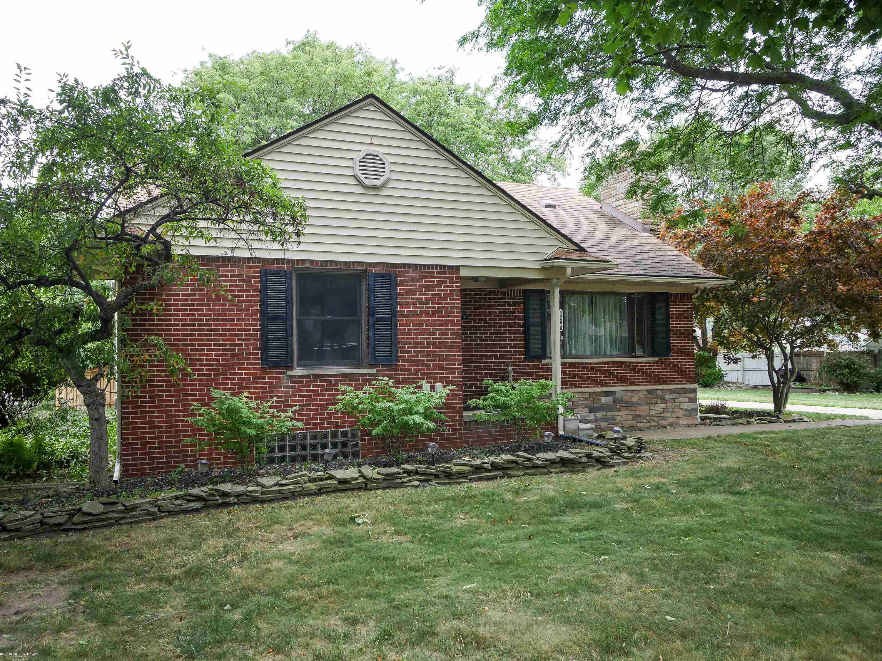 3rd image of 44850 Kemp St, Sterling Heights, MI 48314 | MLS# 50215840