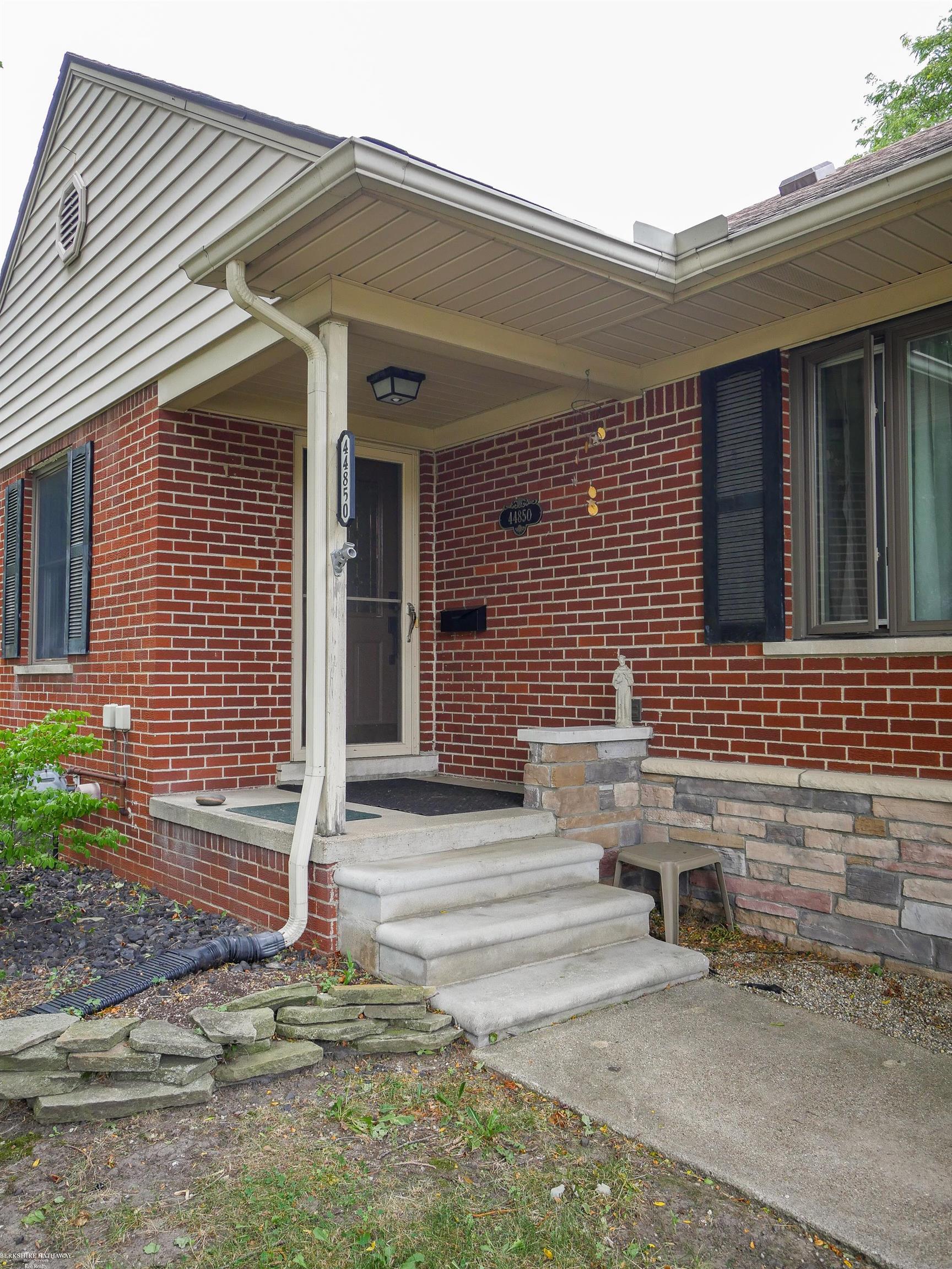 5th image of 44850 Kemp St, Sterling Heights, MI 48314 | MLS# 50215840
