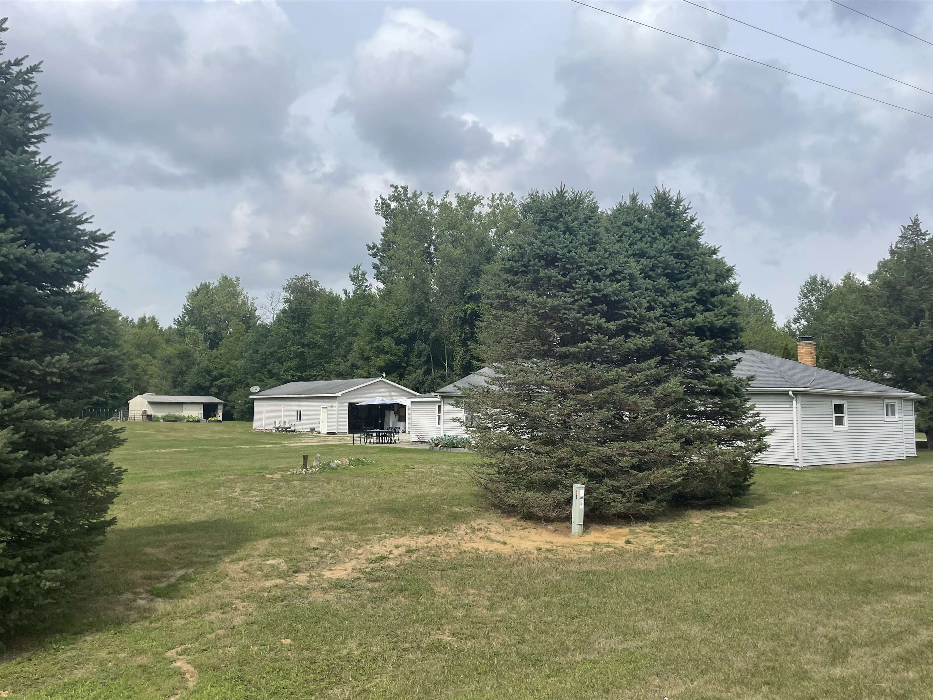 Photo 3 of Single family home for sale at 4112 W Sanilac Rd, Vassar, MI 48768 | MLS# 5050215862 | Listing updated on 2026-09-16