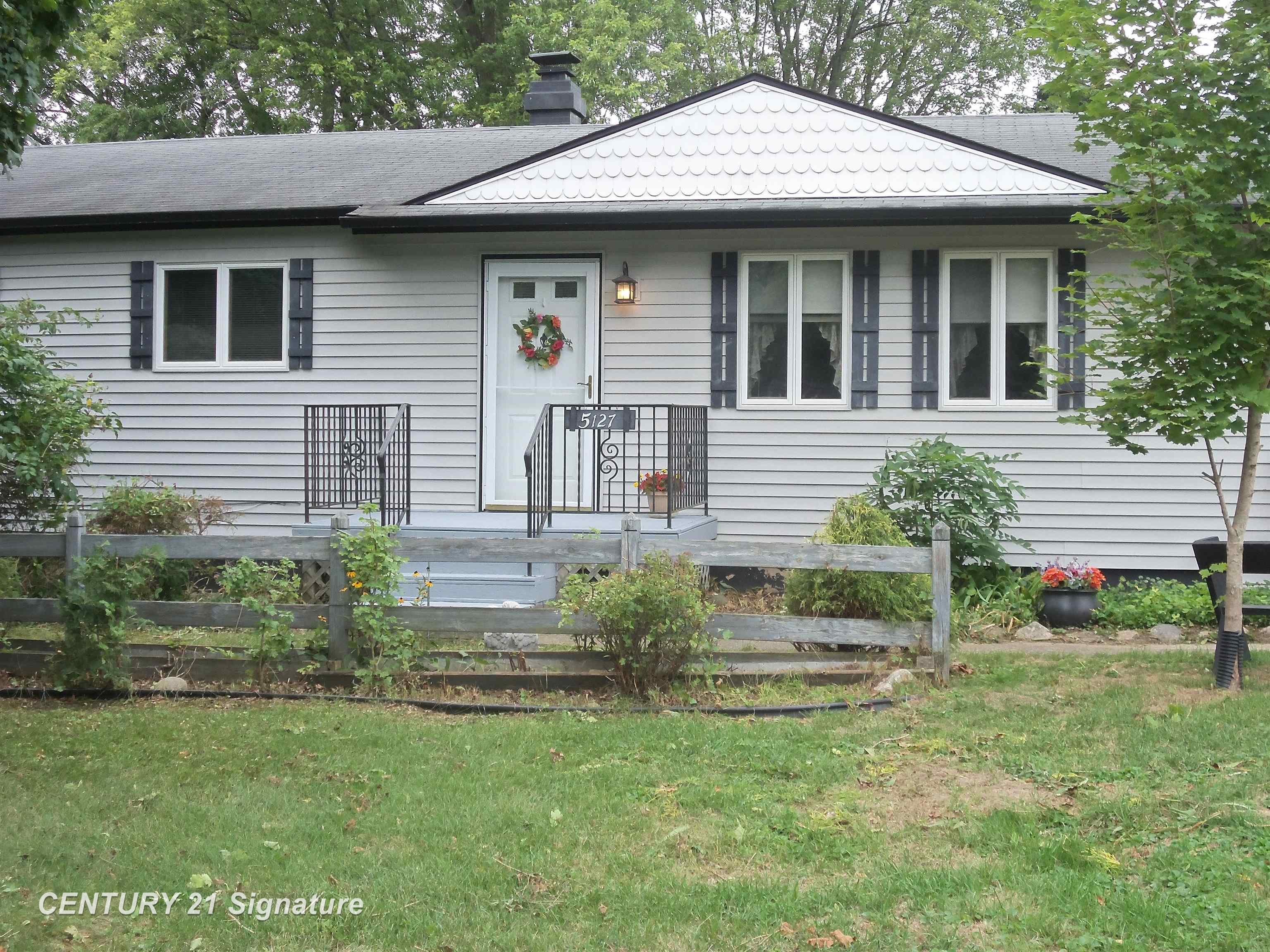Photo 3 of Single family home for sale at 5127 Arbor Ln, Flint, MI 48506 | MLS# 5050215878 | Listing updated on 2026-09-16