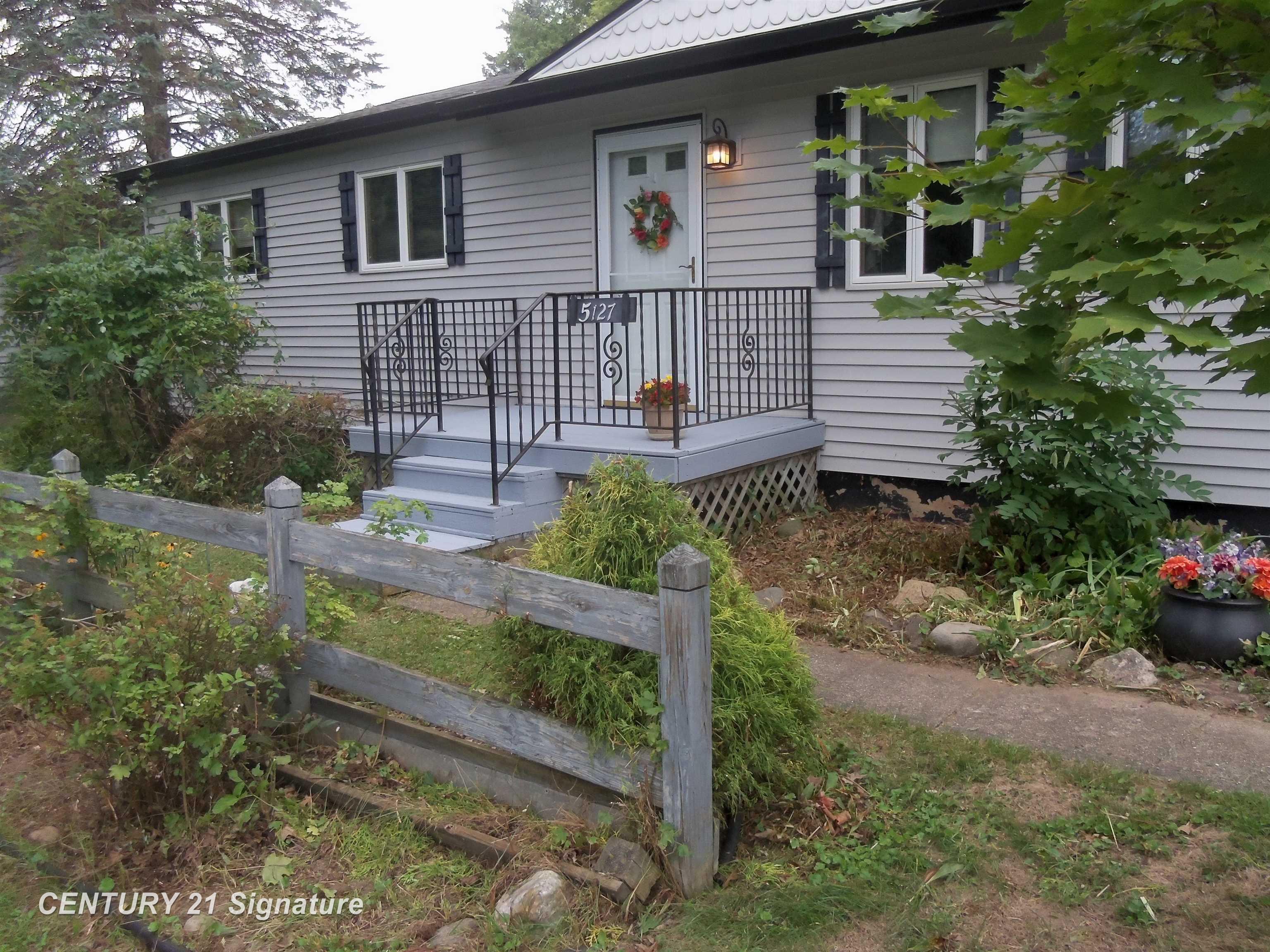 Photo 4 of Single family home for sale at 5127 Arbor Ln, Flint, MI 48506 | MLS# 5050215878 | Listing updated on 2026-09-16