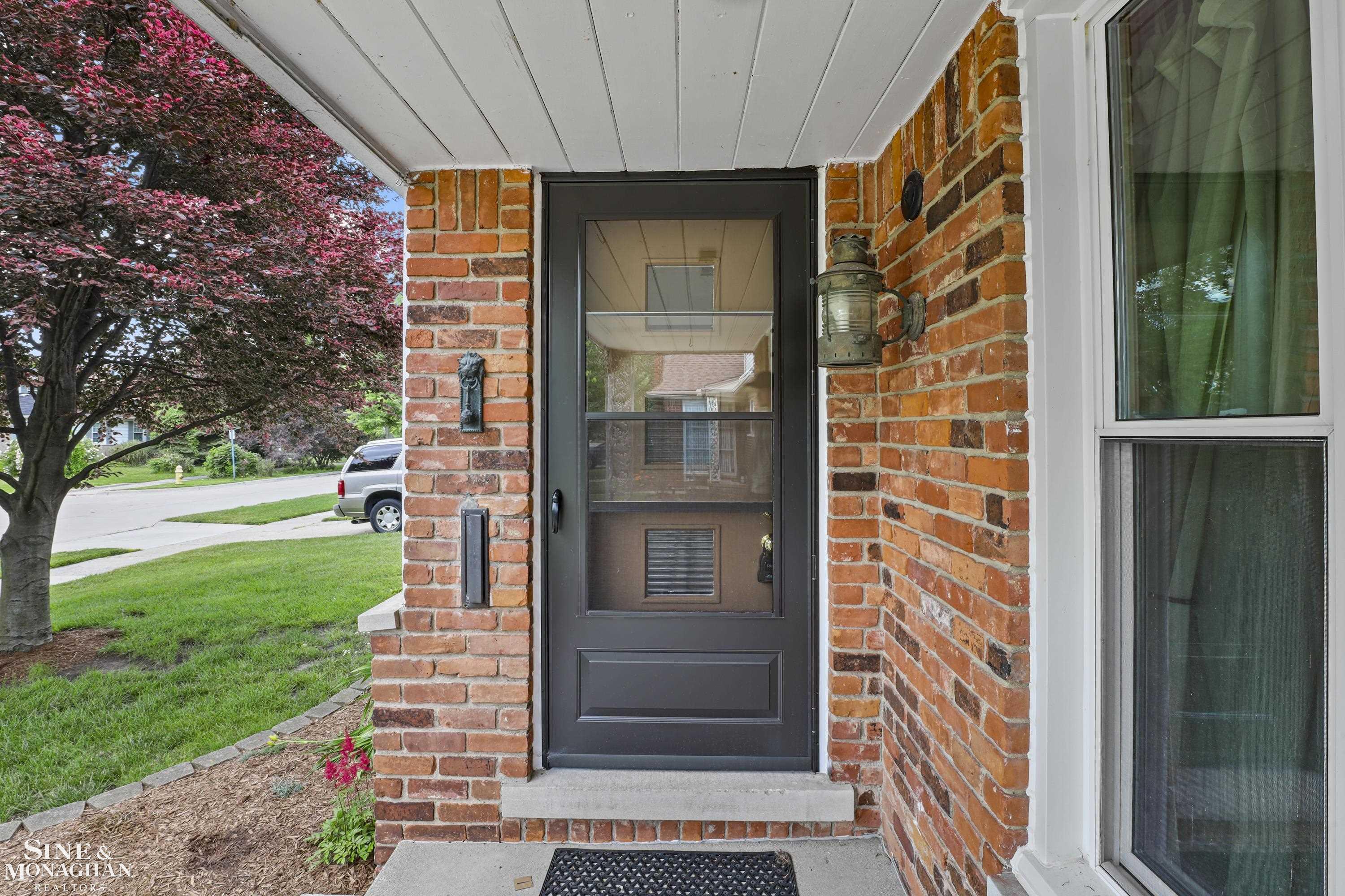3rd image of 20631 Wedgewood Dr, Grosse Pointe Woods, MI 48236 | MLS# 58050215881